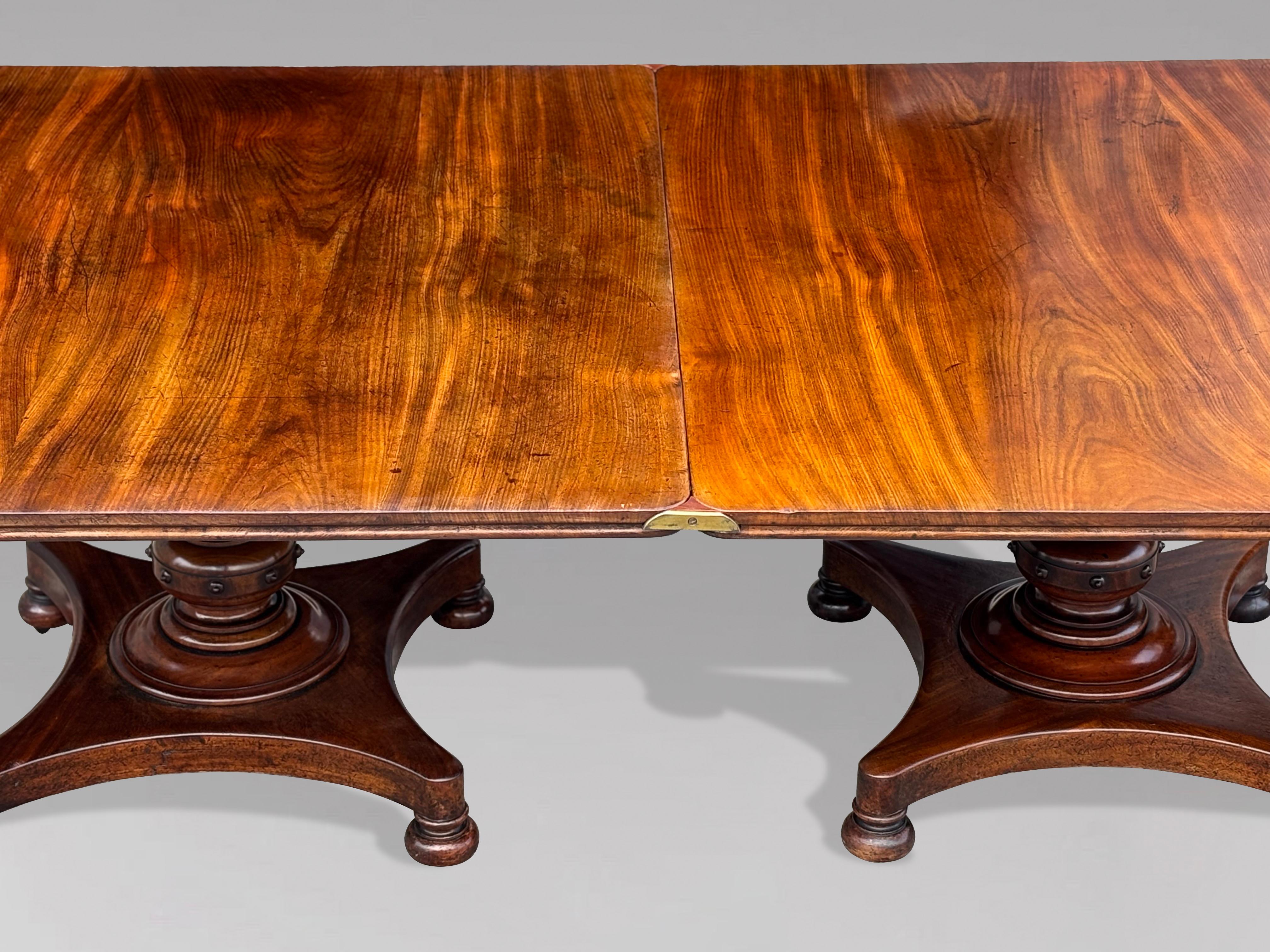 Rara e Impresionante Mesa de Comedor de Caoba de la Época de Guillermo IV del Siglo XIX Británico en venta