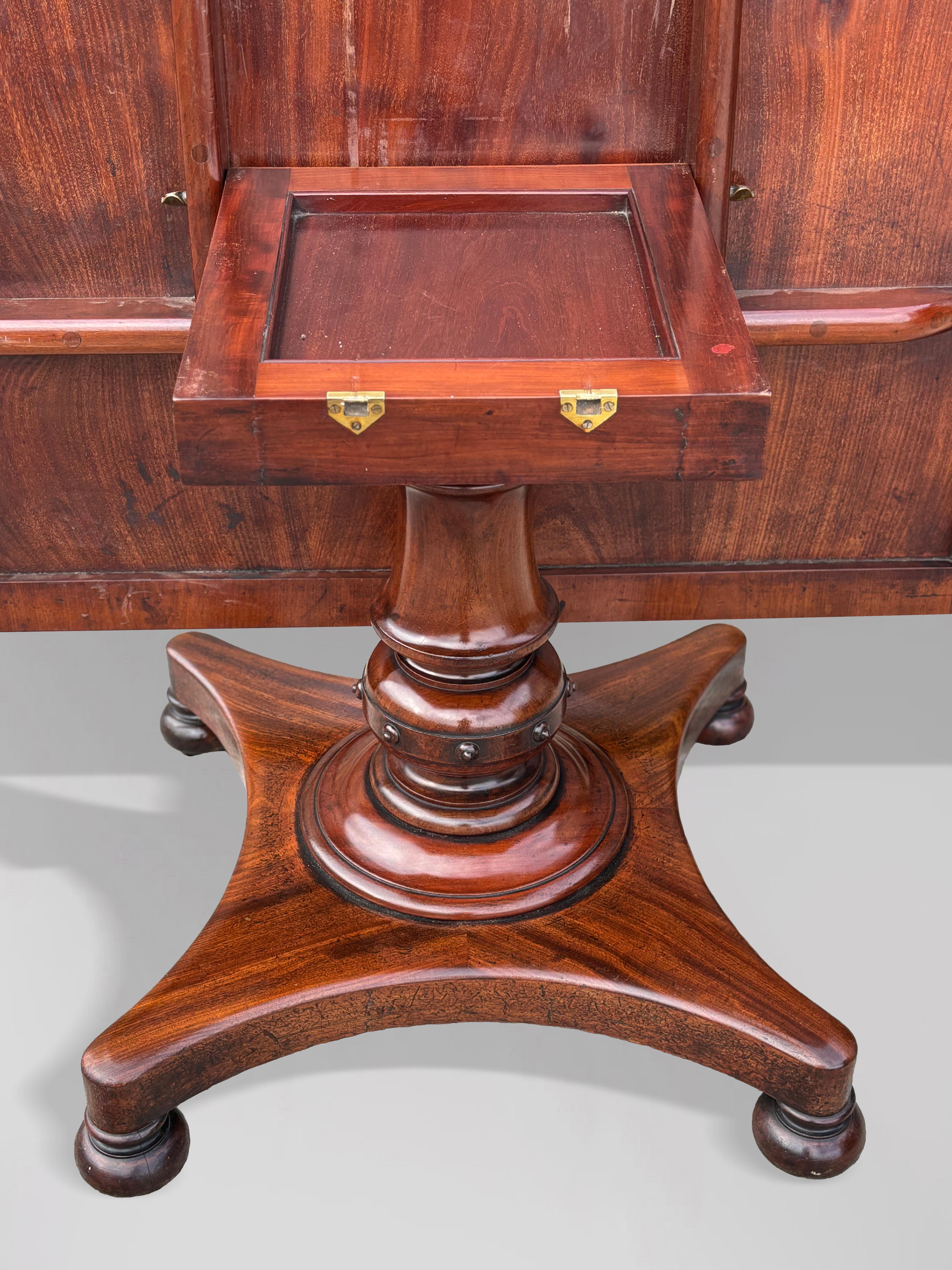Rara e Impresionante Mesa de Comedor de Caoba de la Época de Guillermo IV del Siglo XIX en venta 2