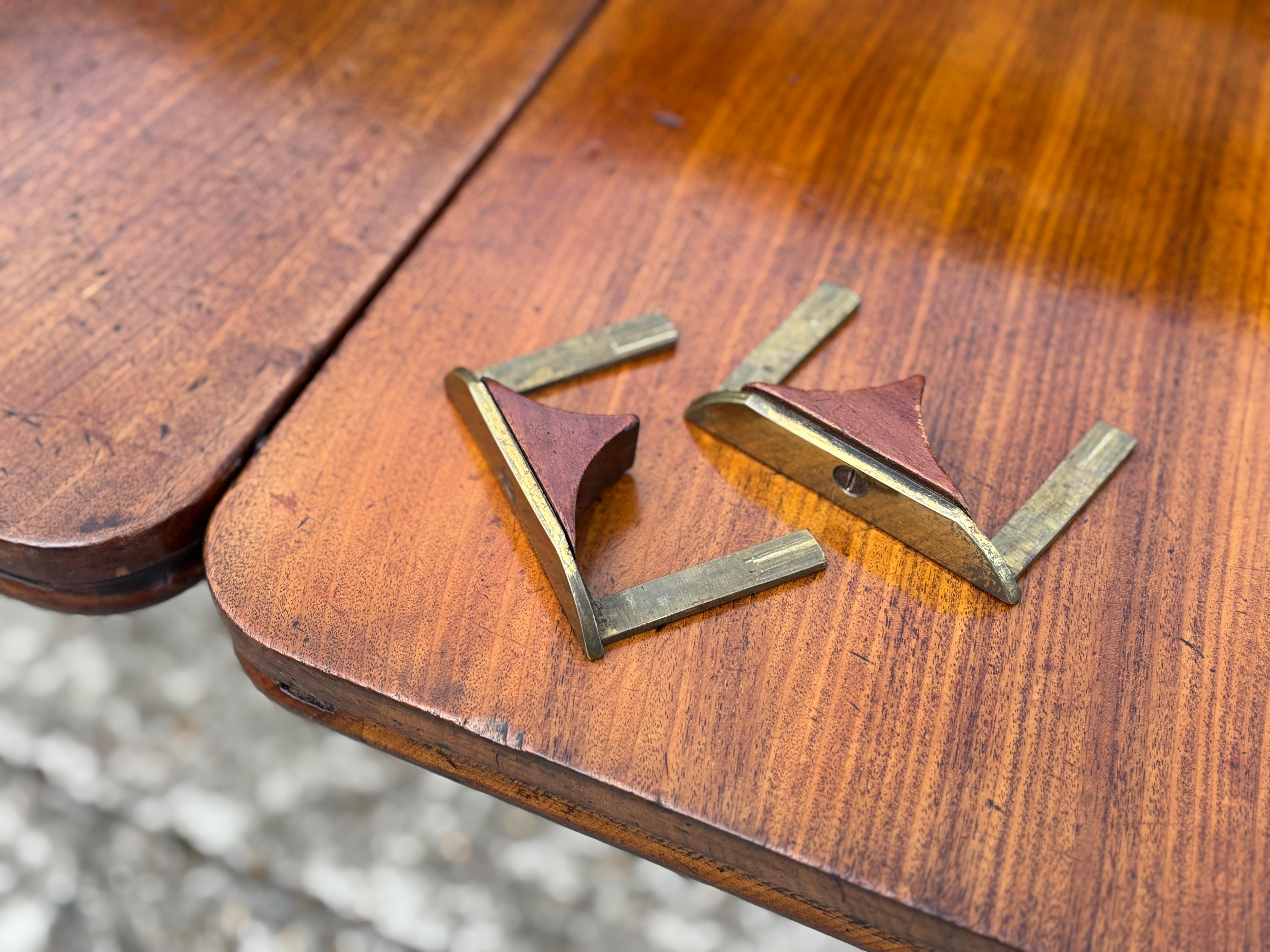 Rara e Impresionante Mesa de Comedor de Caoba de la Época de Guillermo IV del Siglo XIX en venta 3
