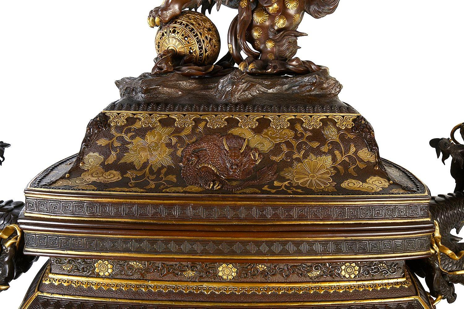 Patiné Encensoir japonais rare et impressionnant en bronze de Miyao, 1868-1912 en vente