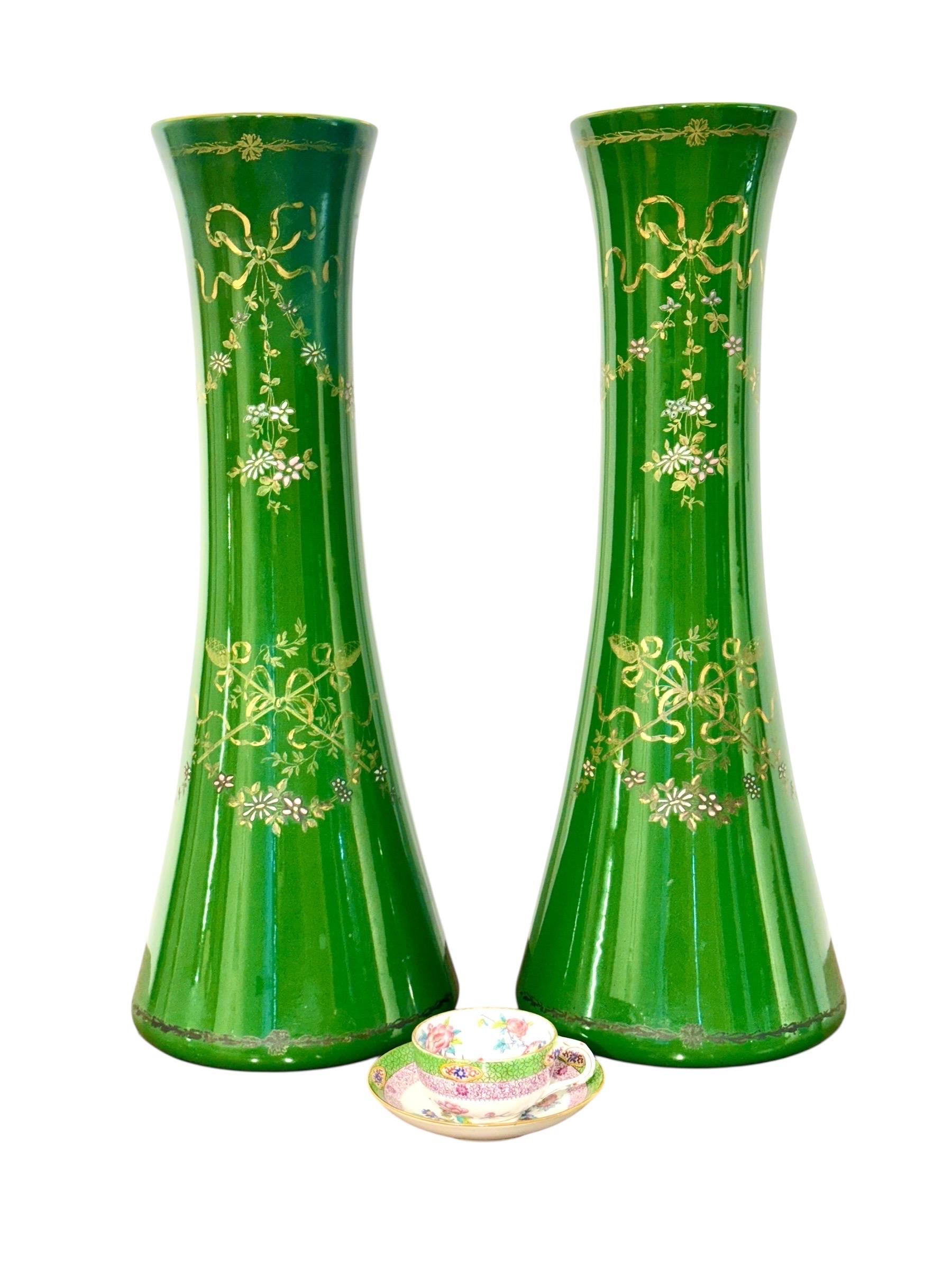 Rare et impressionnante paire de vases en faïence verte de Longchamp, France, 1876 en vente 9