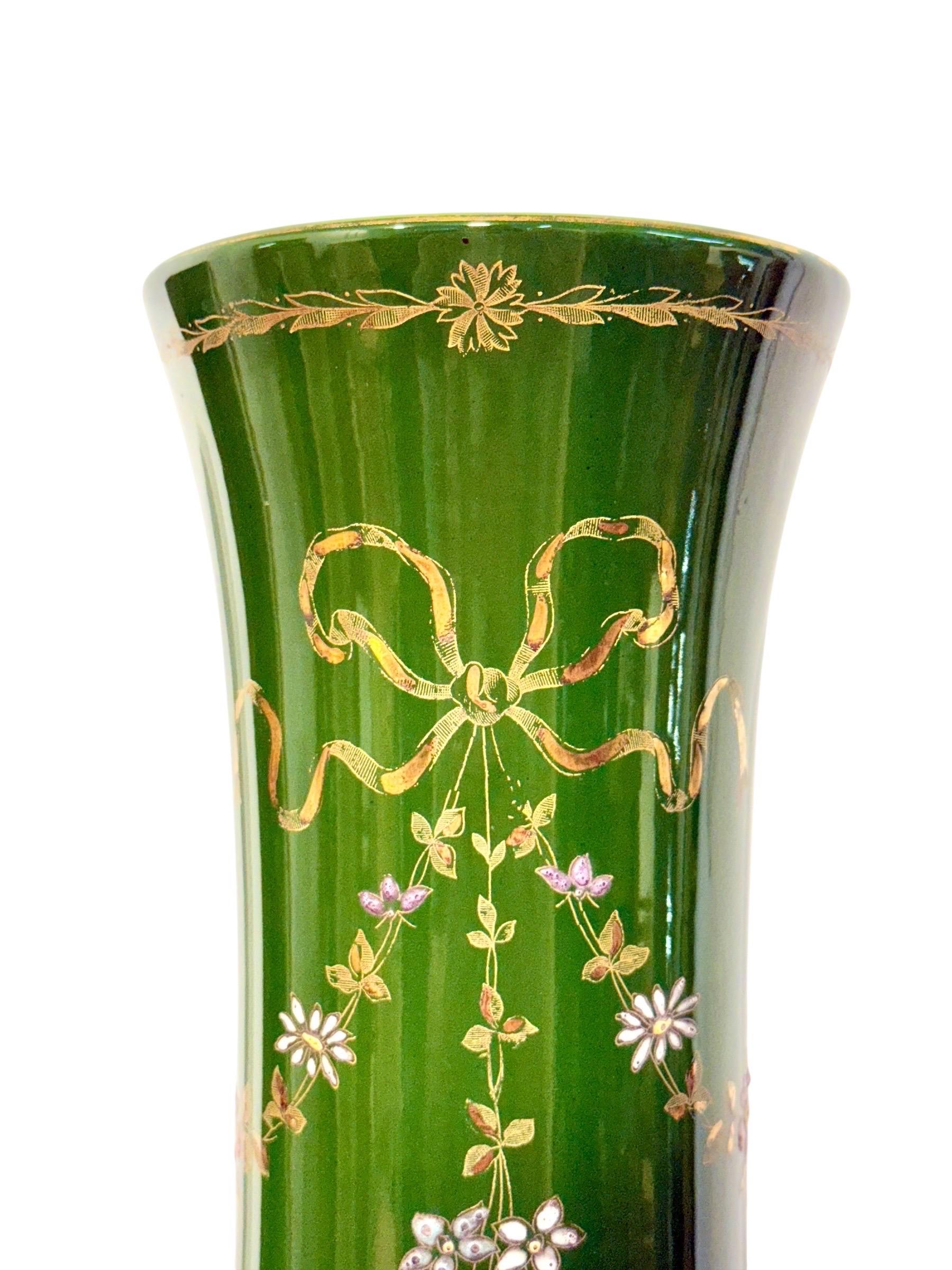 Rare et impressionnante paire de vases en faïence verte de Longchamp, France, 1876 en vente 10