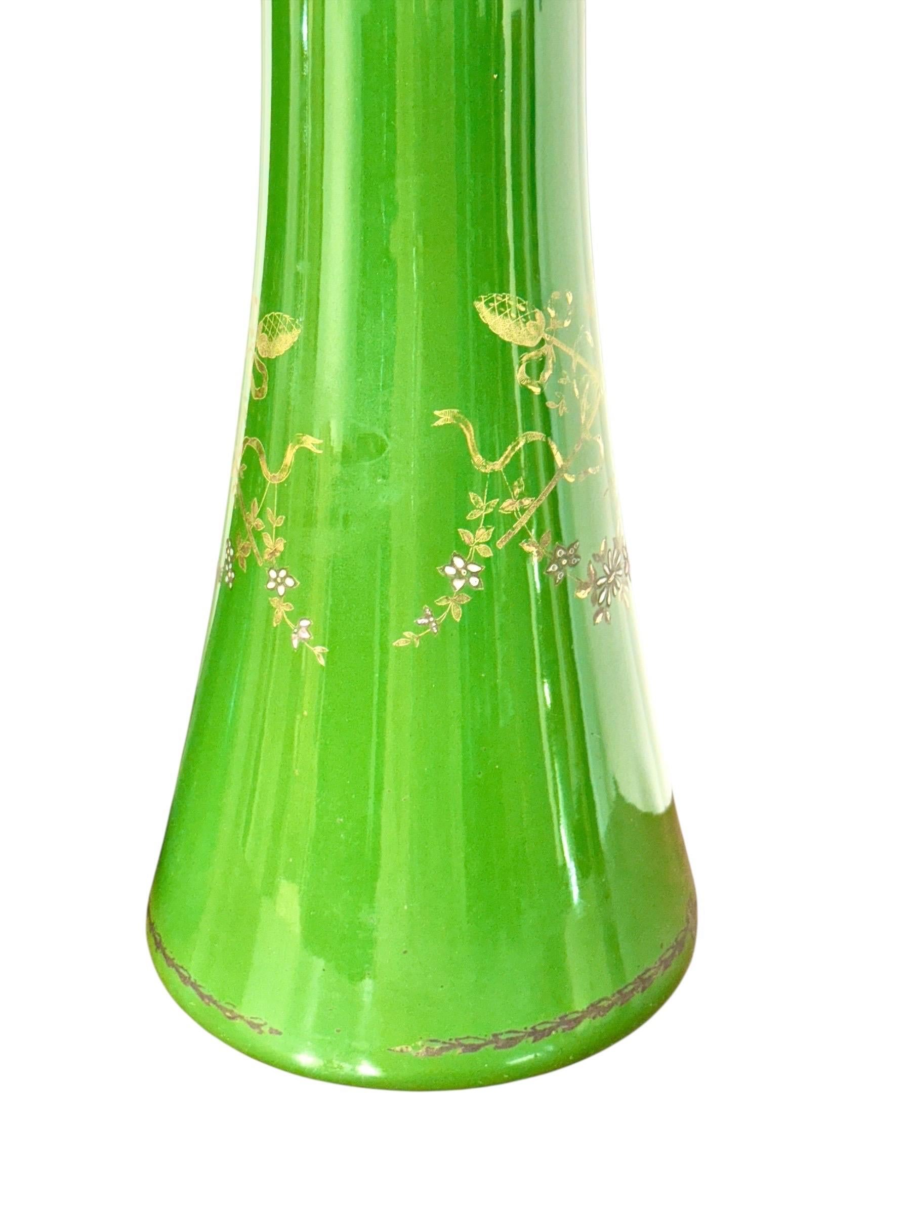 Faïence Rare et impressionnante paire de vases en faïence verte de Longchamp, France, 1876 en vente