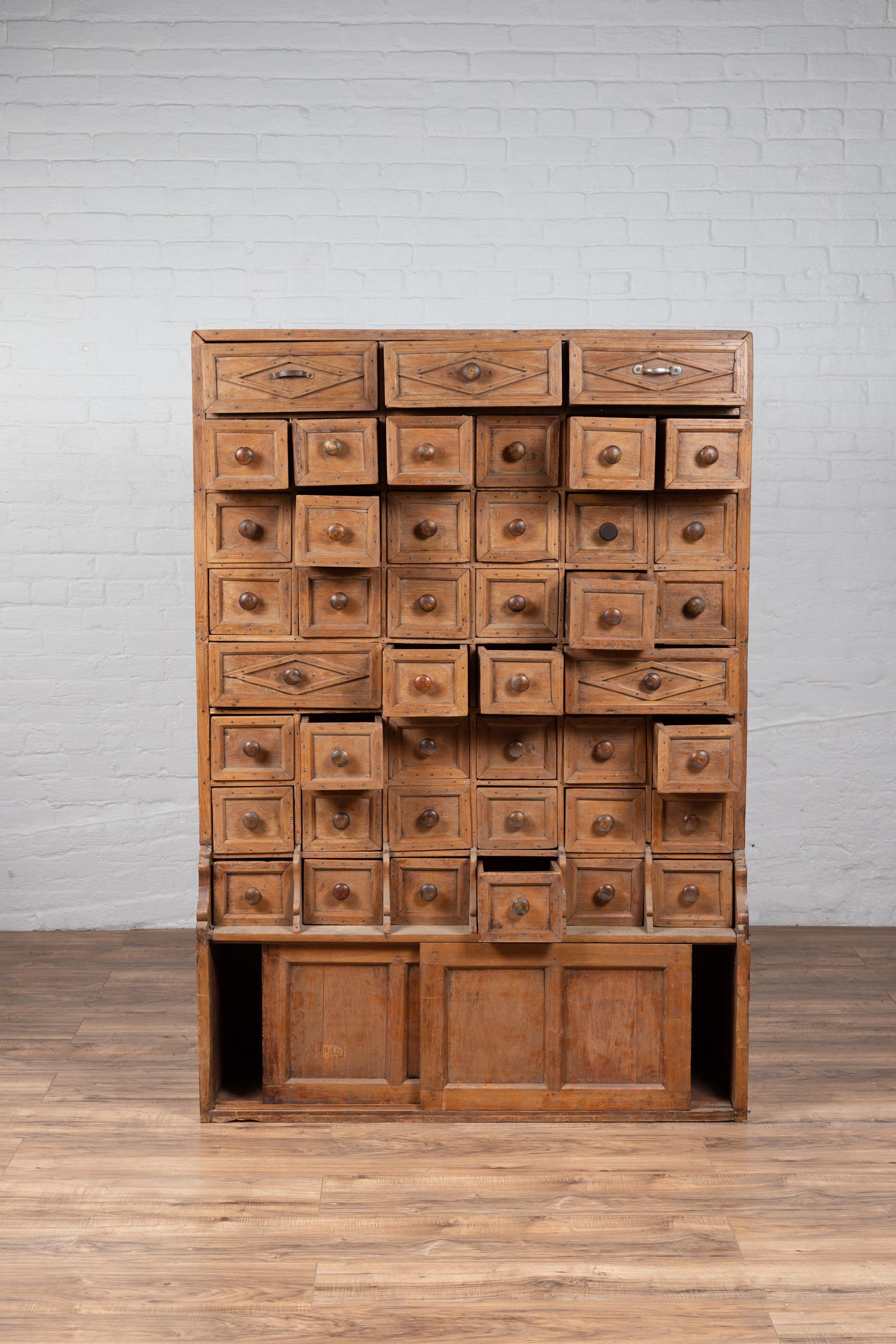 multiple drawers cabinet