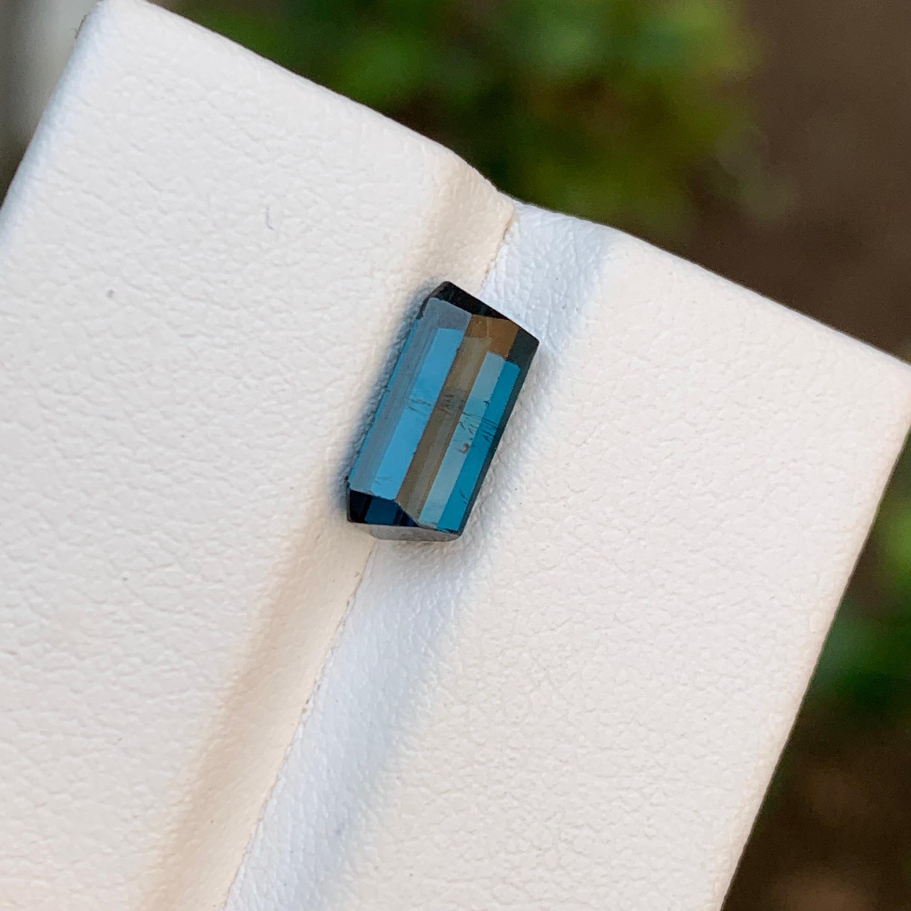 Seltener Indicolith Blau Natürlicher Turmalin Edelstein, 2,55 Karat Smaragdschliff für Ring im Zustand „Neu“ im Angebot in Peshawar, PK