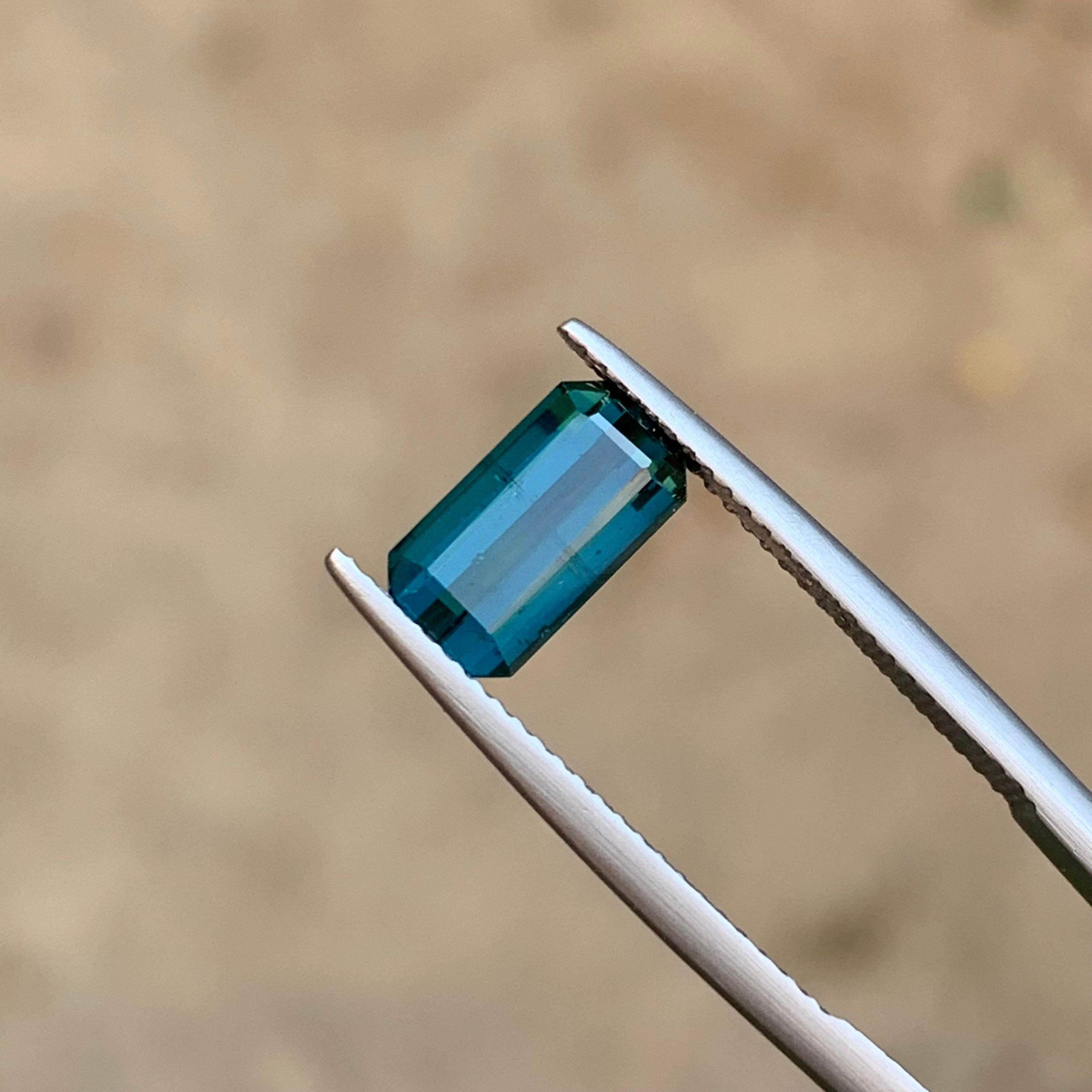 Seltener Indicolith Blau Natürlicher Turmalin Edelstein, 2,55 Karat Smaragdschliff für Ring im Angebot 3
