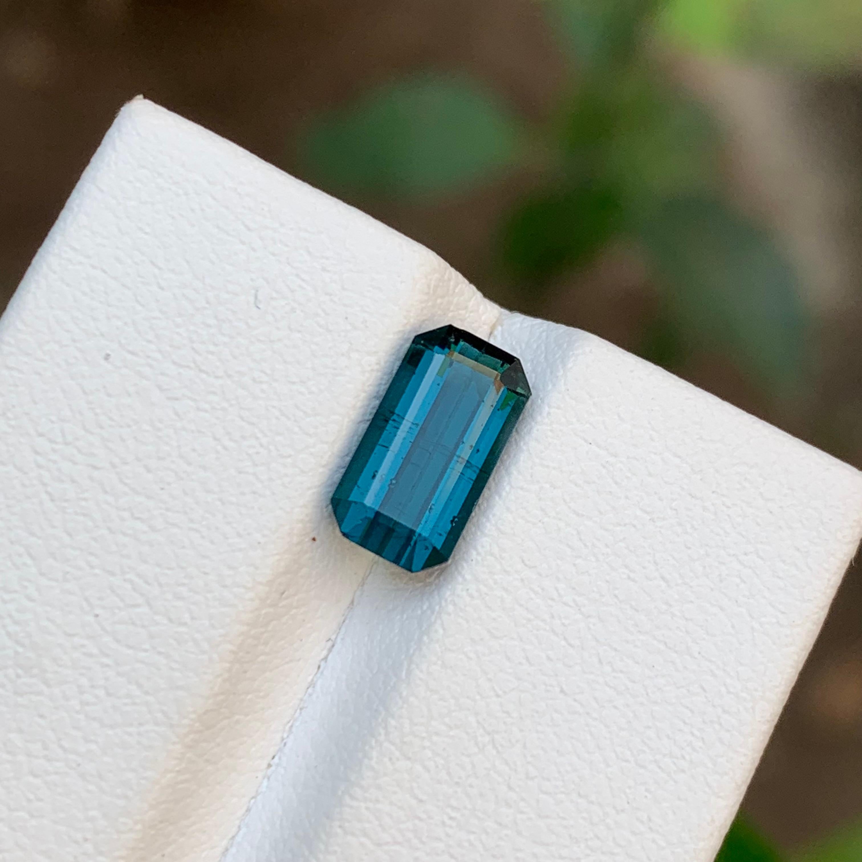 Seltener Indicolith Blau Natürlicher Turmalin Edelstein, 2,55 Karat Smaragdschliff für Ring im Angebot 4