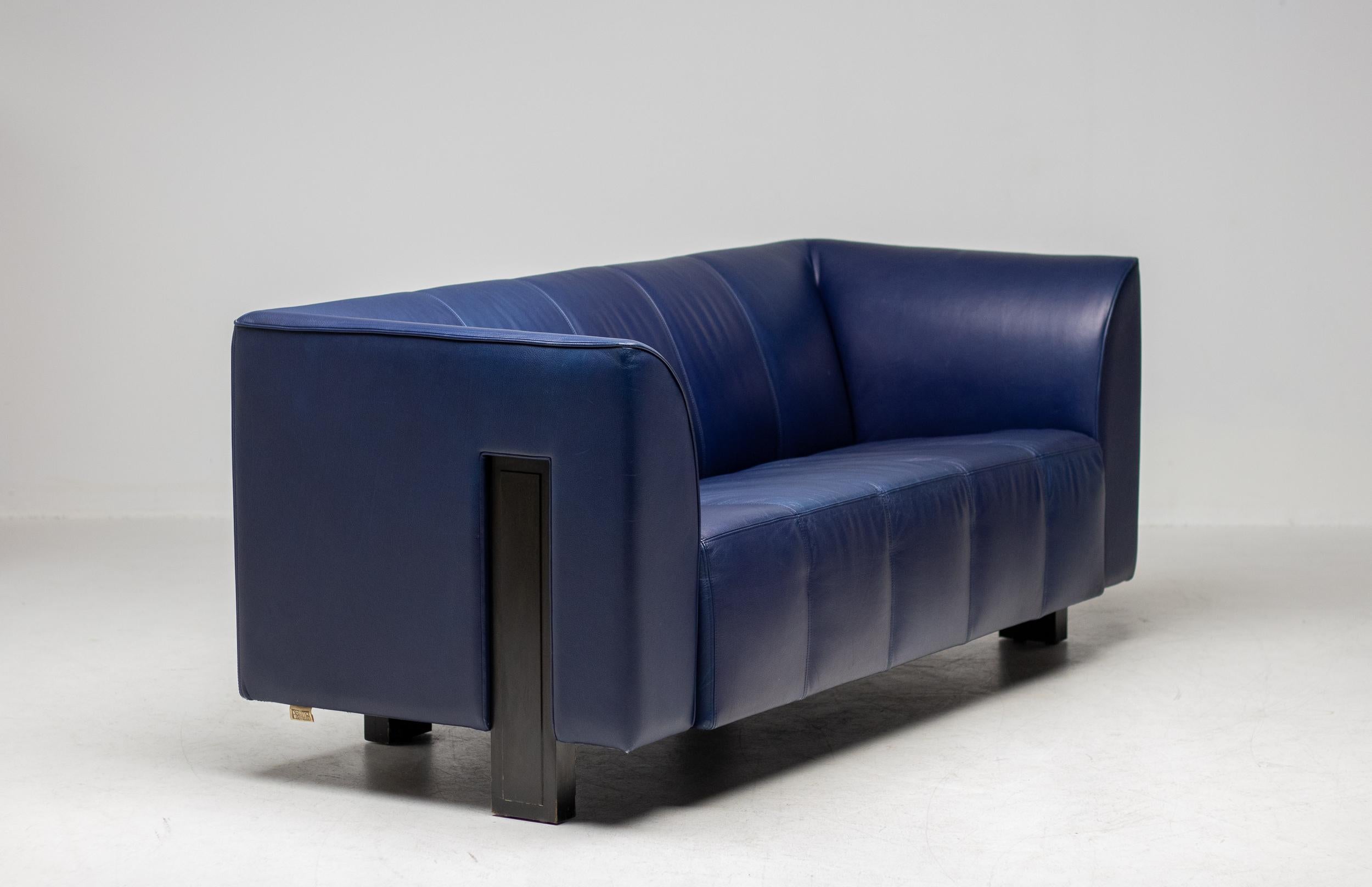 Rare Indigo Blue Leather ‘ISU’ Sofa by Shigeru Uchida for Pastoe, 1995 im Angebot 9