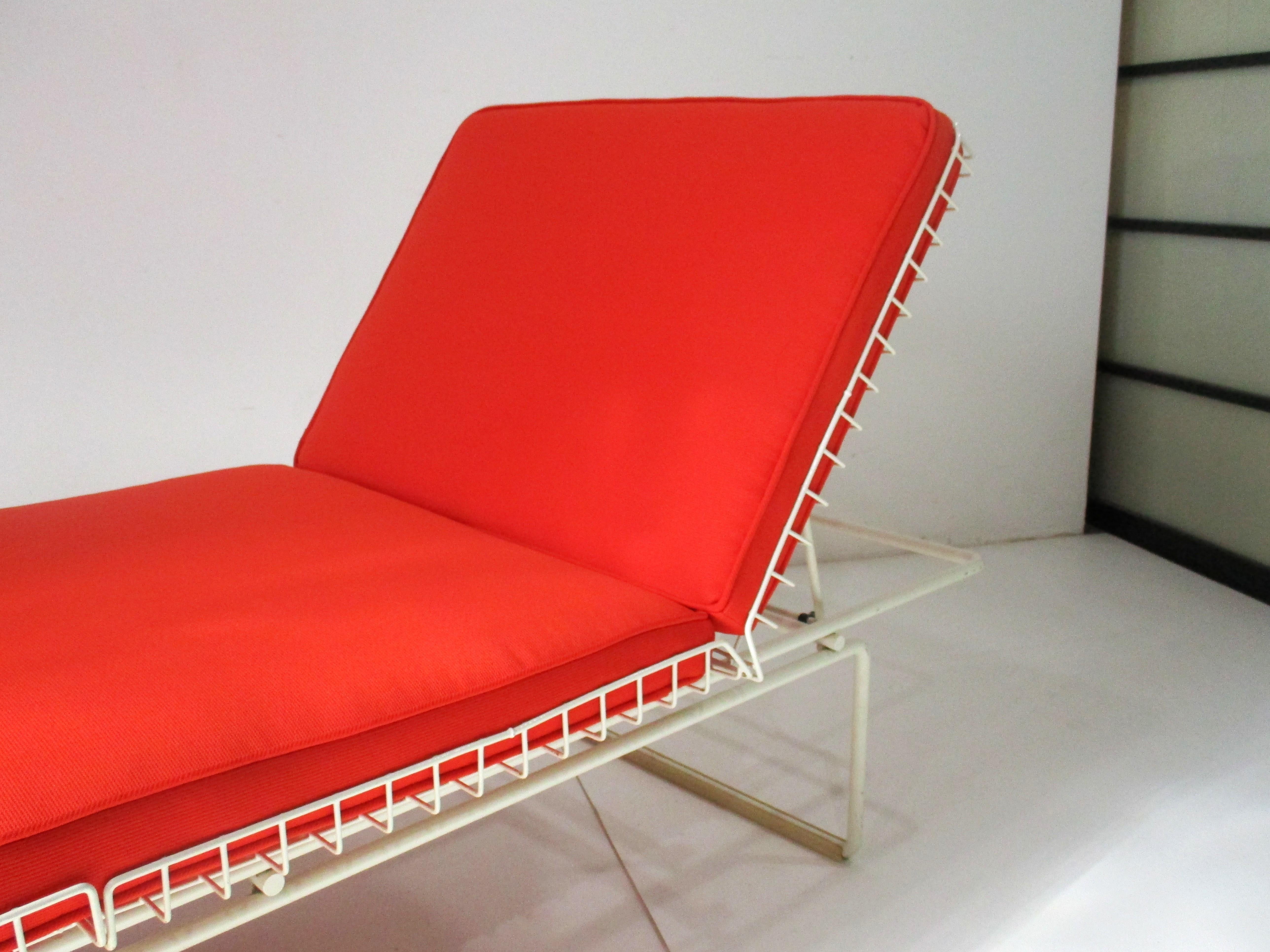 Mid-Century Modern Rare Indoor Wire Upholstered Chaise Lounge by Richard Schultz for Knoll For Sale