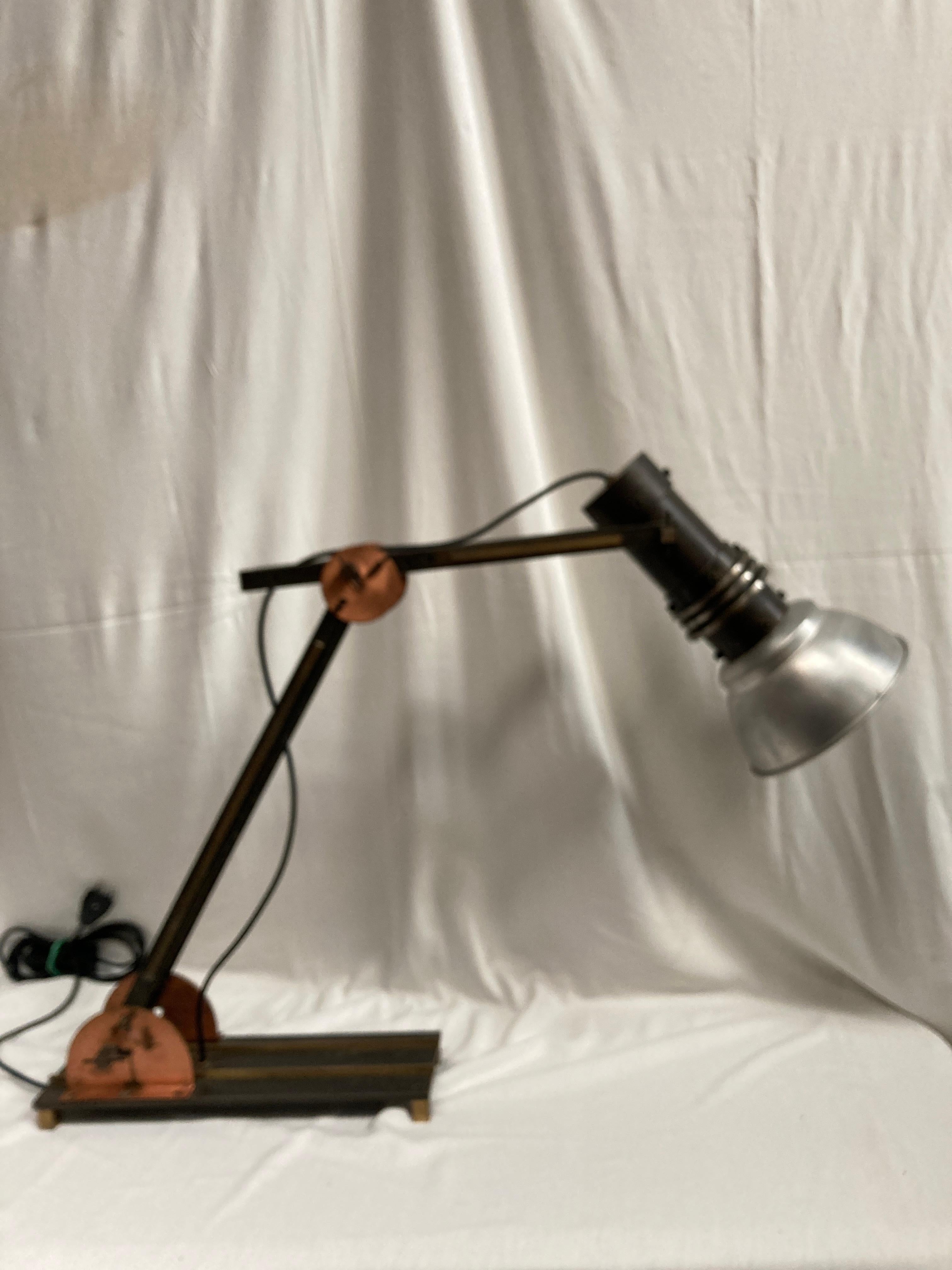 Rare industrial table lamp
Made with metal and copper
One little choc to the shade
Overall good vintage condition
