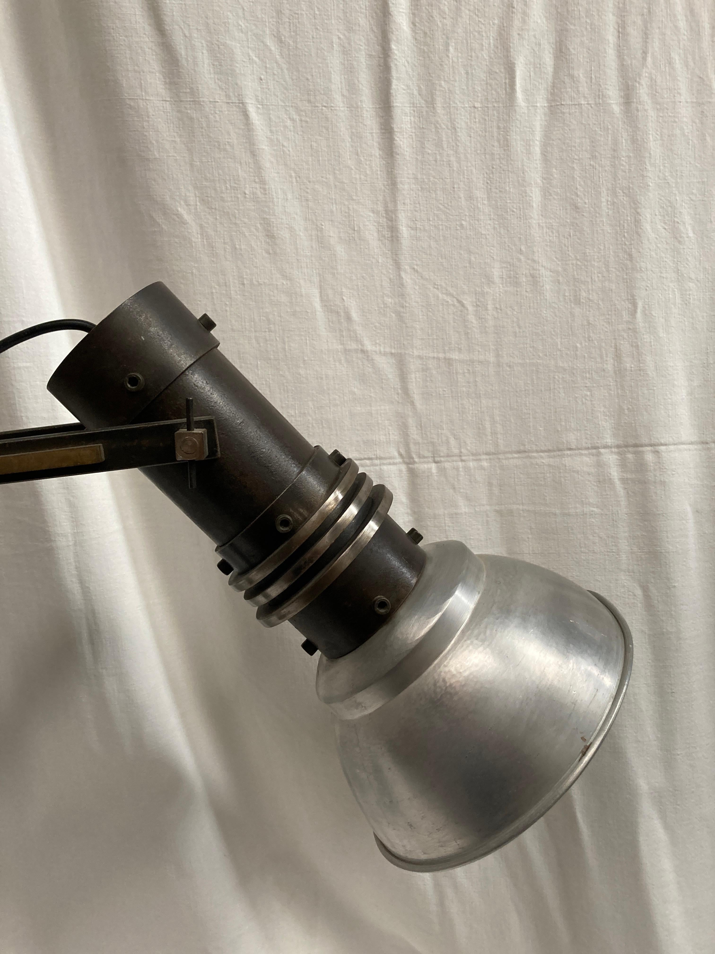Rare Industrial and architectural table lamp In Good Condition For Sale In Bois-Colombes, FR