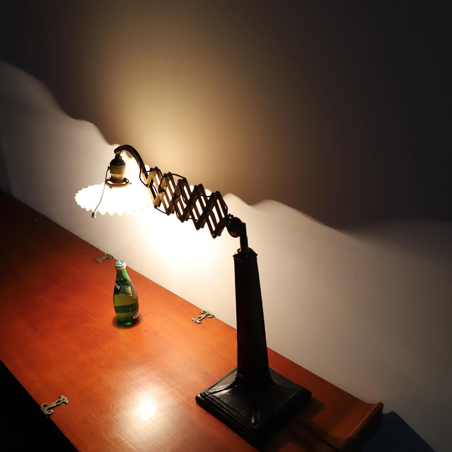 Rare lampe de bureau industrielle à ciseaux. Bon état - En vente à Mexico City, CDMX