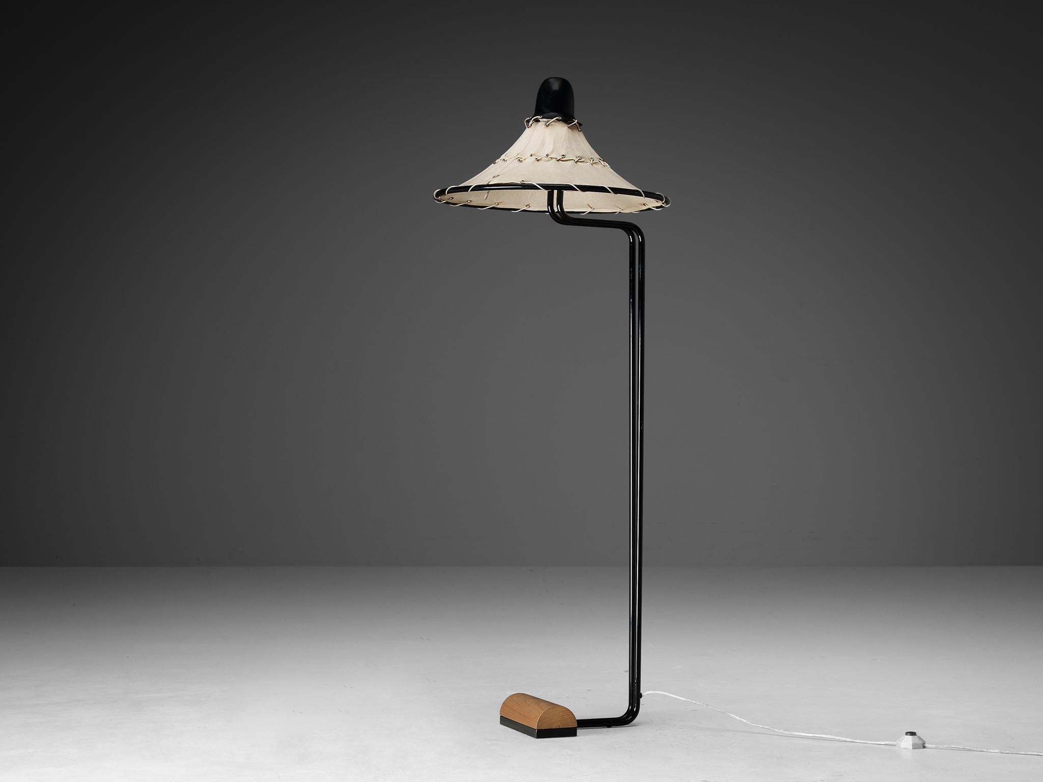 Rare lampadaire Ingrid of Sweden en lin et métal noir  en vente 4
