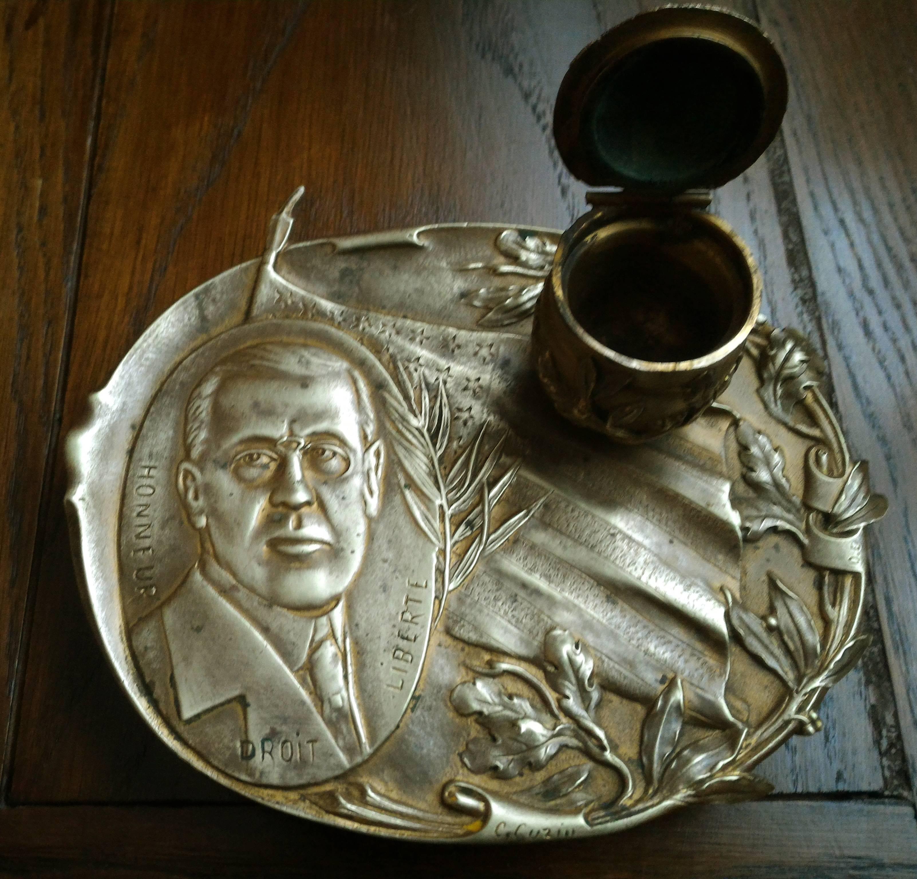 Seltenes Tintenfass, Bronze, Art nouveau, USA, Präsident Wilson, 1. Weltkrieg, signiert Cuzin (Französisch) im Angebot