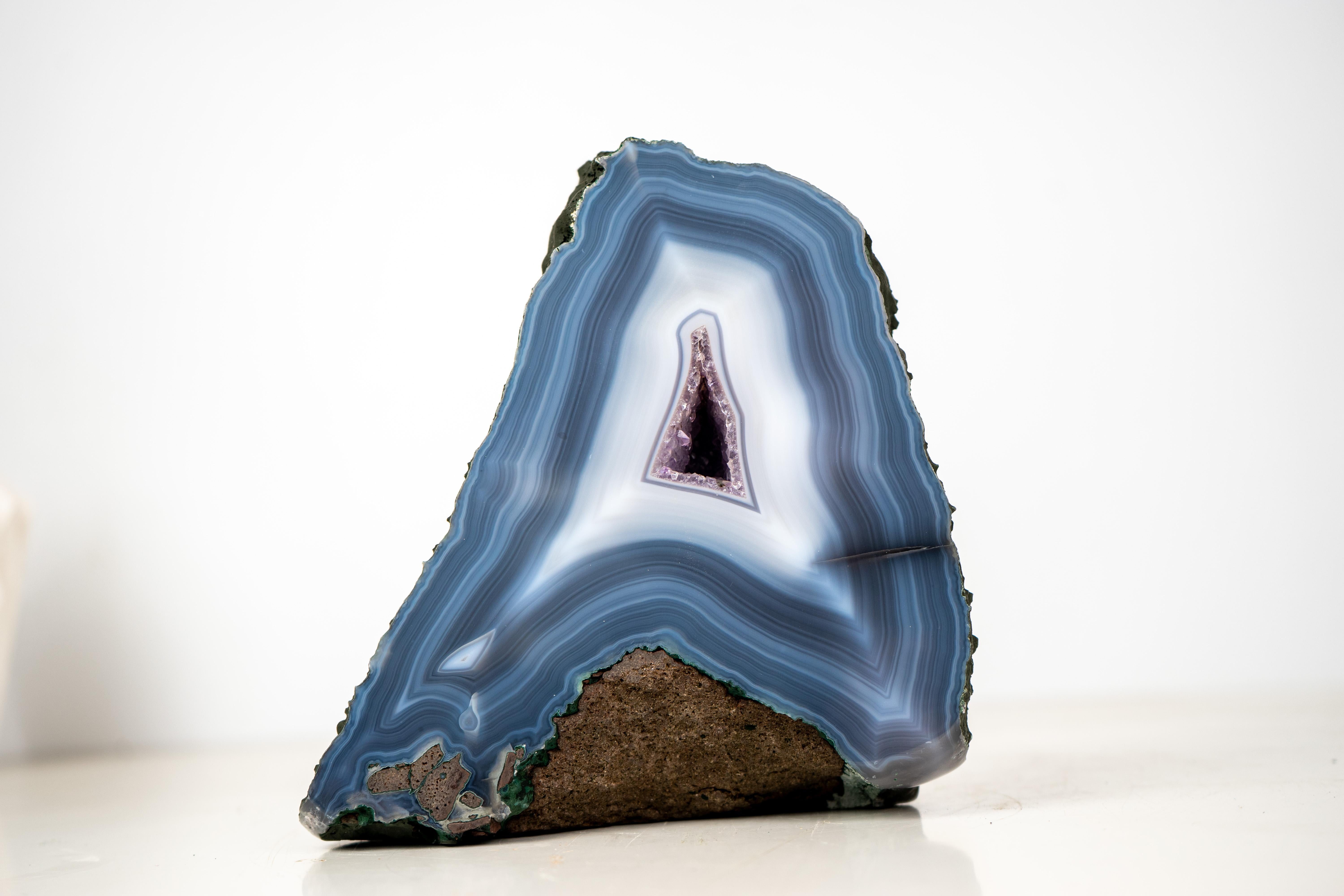 Rare Intact Blue & White Lace Agate Geode In New Condition For Sale In Ametista Do Sul, BR