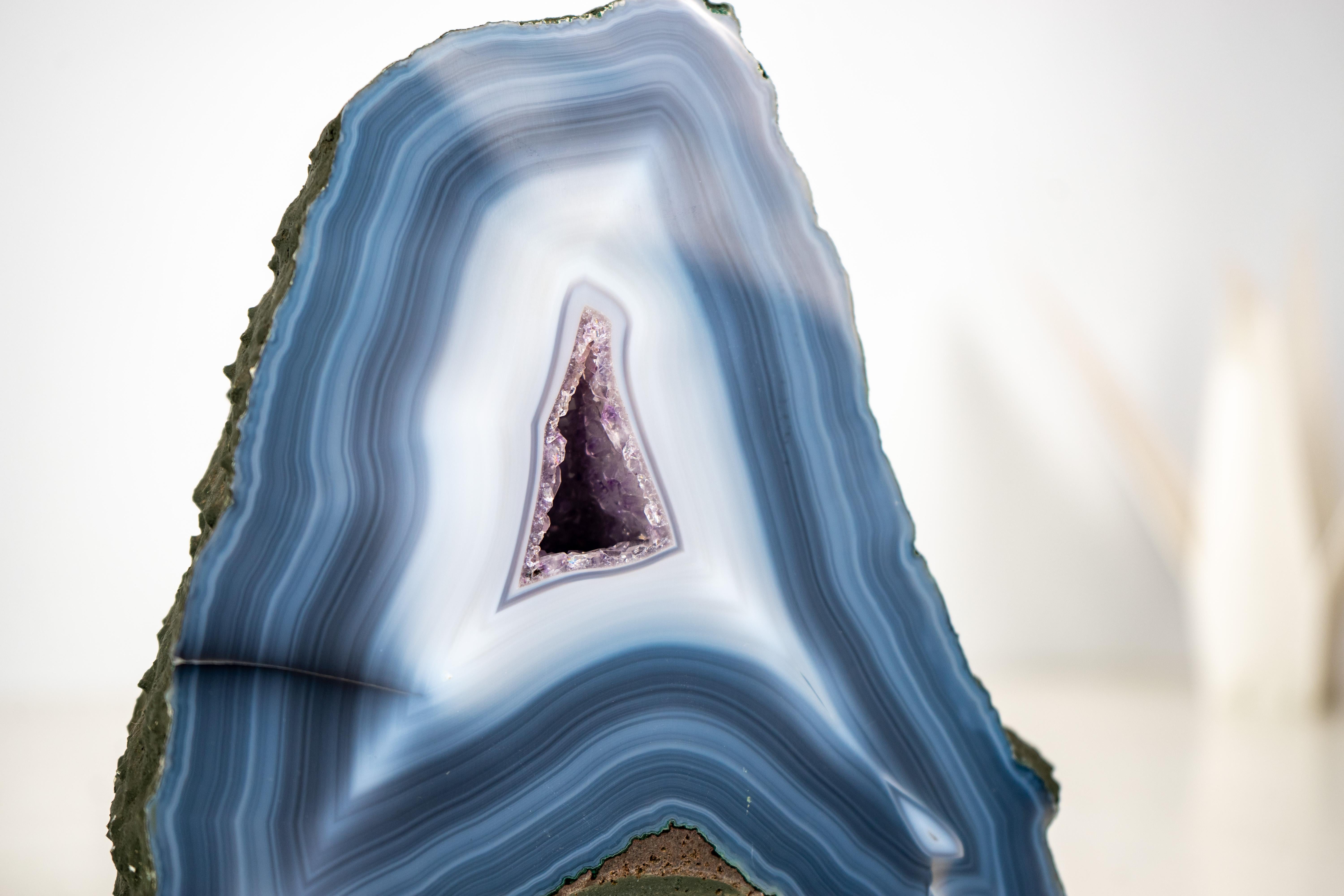 Rare Intact Blue & White Lace Agate Geode In New Condition For Sale In Ametista Do Sul, BR
