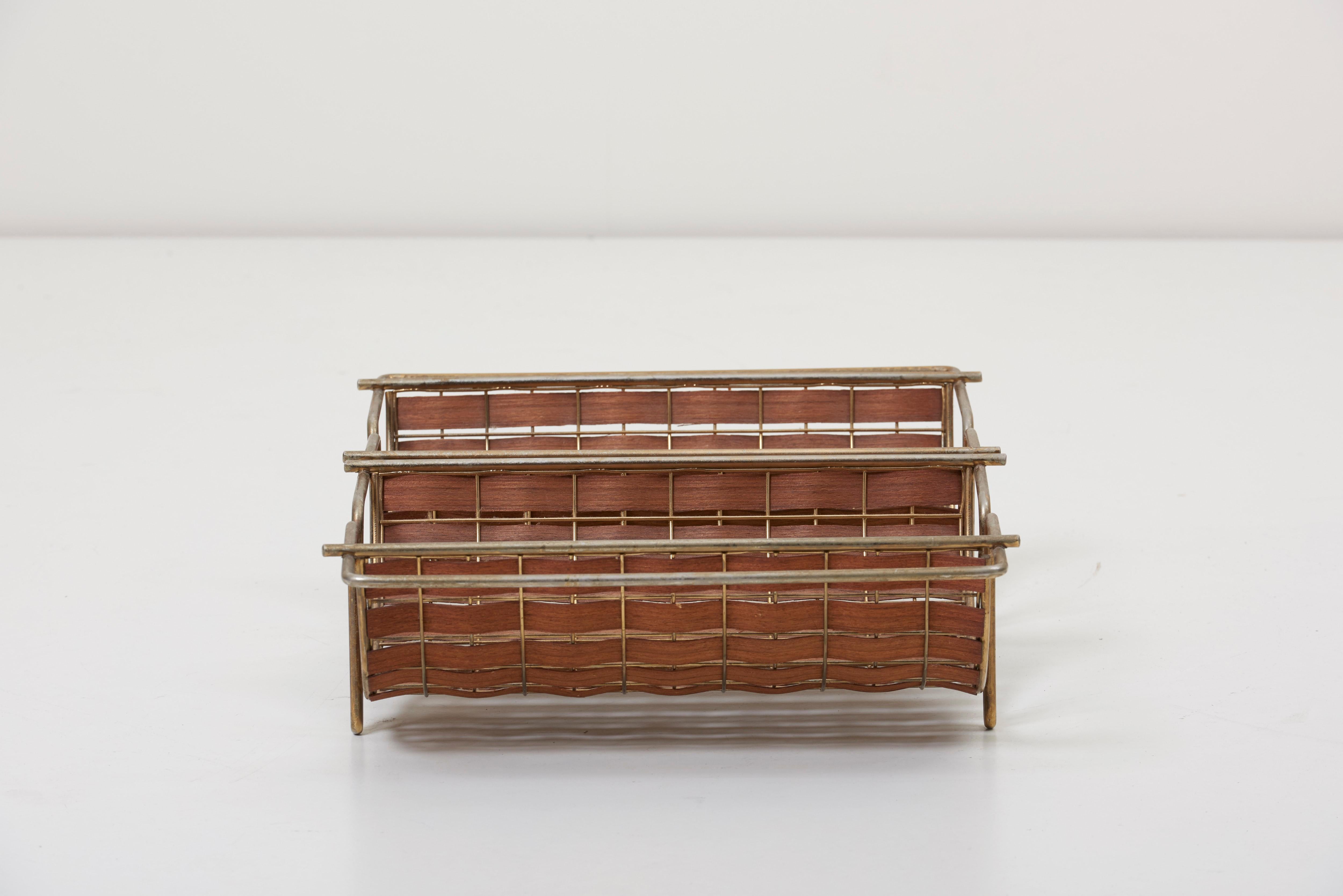 Mid-Century Modern Rare Interlace Piece Newspaper Tray by Tony Paul in Brass and Walnut For Sale