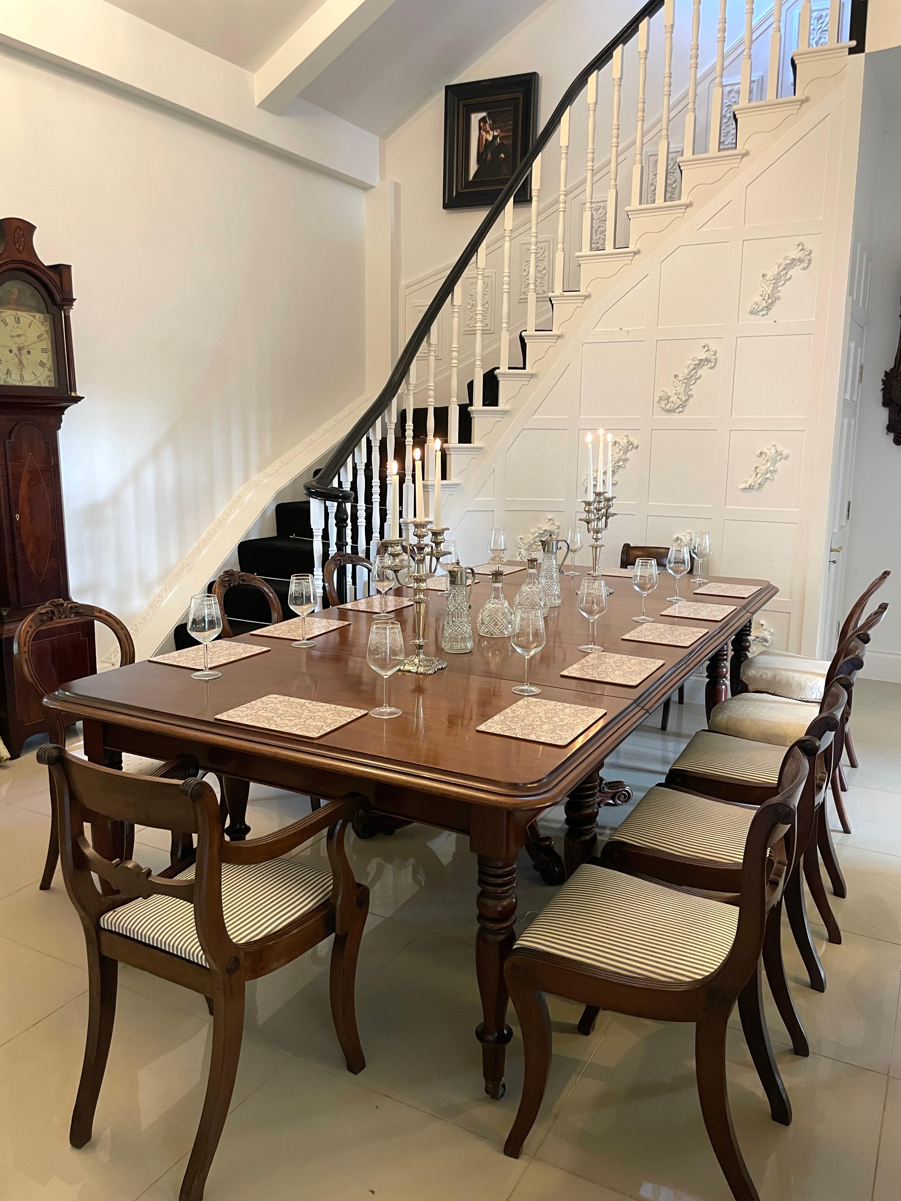 Rara Mesa de Comedor Irlandesa de 12/14 Plazas de Caoba Metamórfica Antigua de Magnífica Calidad en venta 4