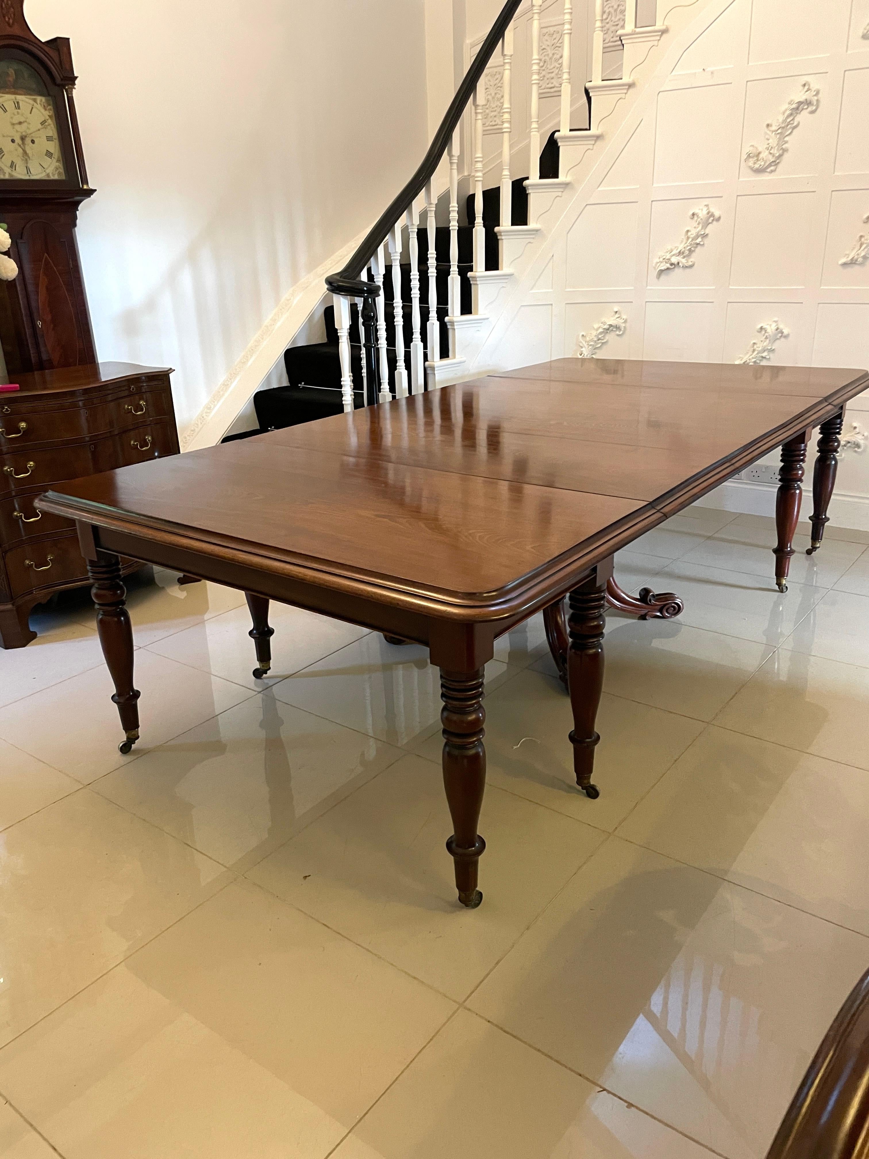 Rara Mesa de Comedor Irlandesa de 12/14 Plazas de Caoba Metamórfica Antigua de Magnífica Calidad en venta 9