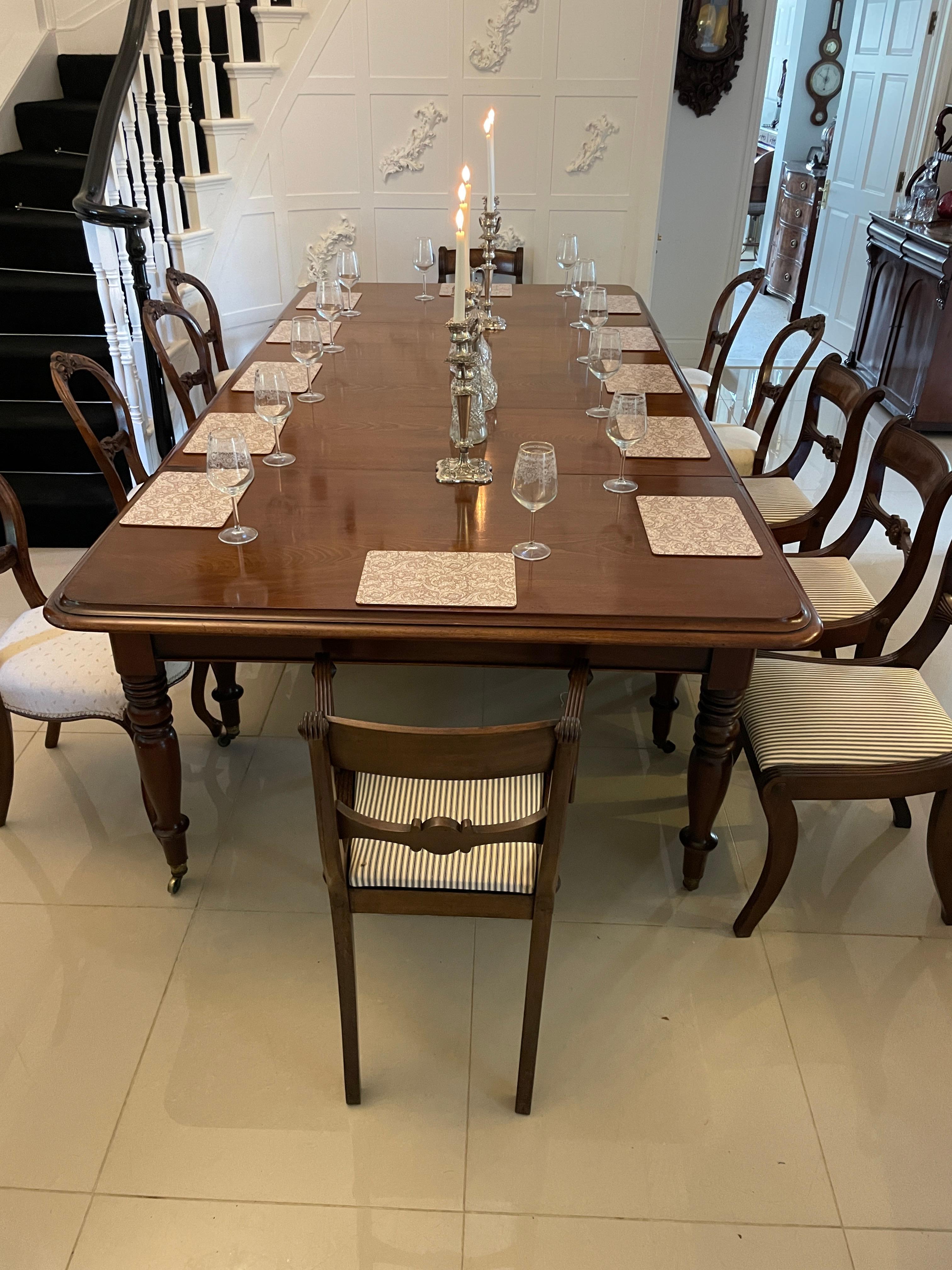 Rara Mesa de Comedor Irlandesa de 12/14 Plazas de Caoba Metamórfica Antigua de Magnífica Calidad en venta 3