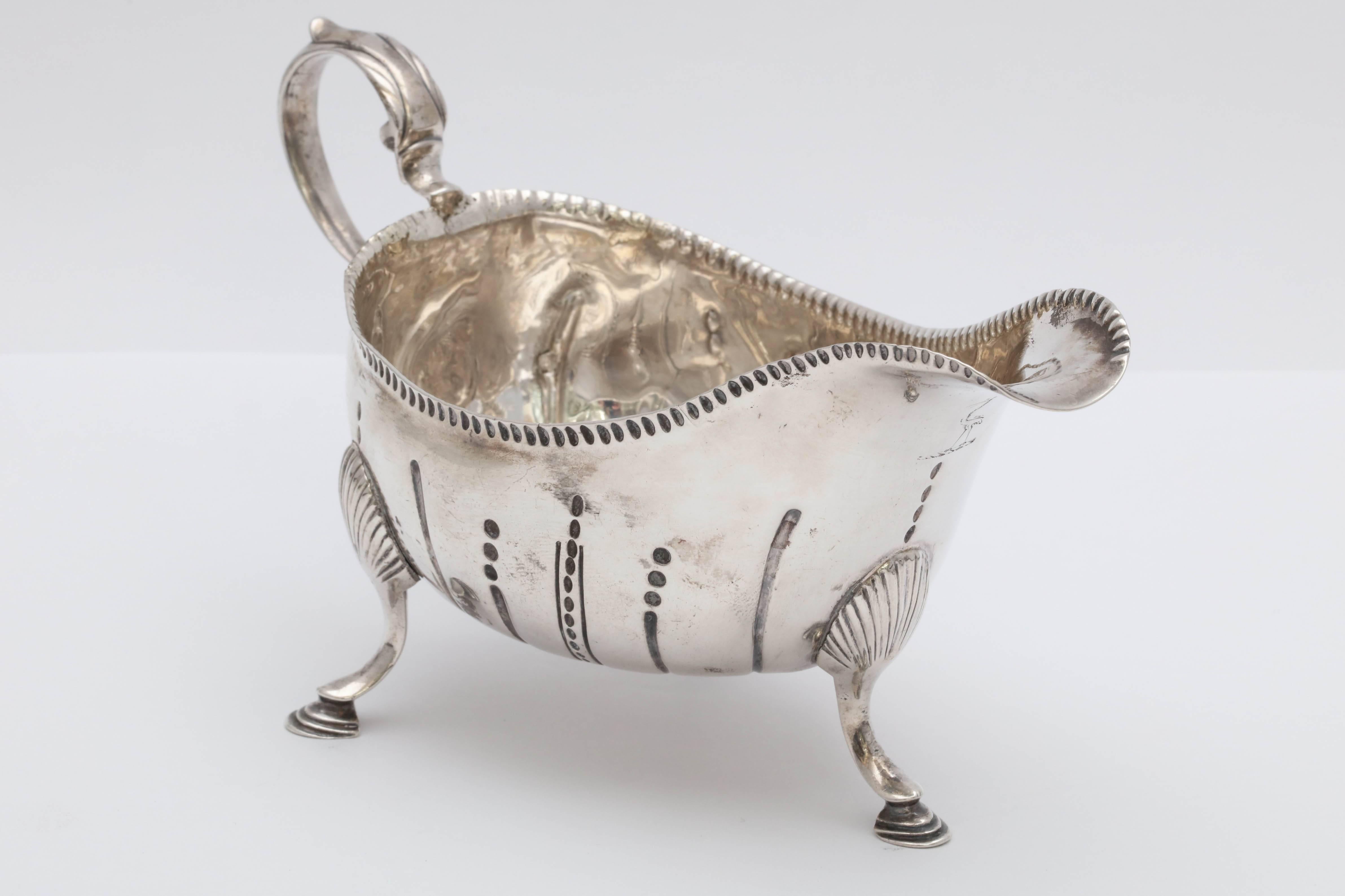Rare Irish Georgian 'George III - 1771' Sterling Silver Footed Sauce/Gravy Boat In Excellent Condition In New York, NY