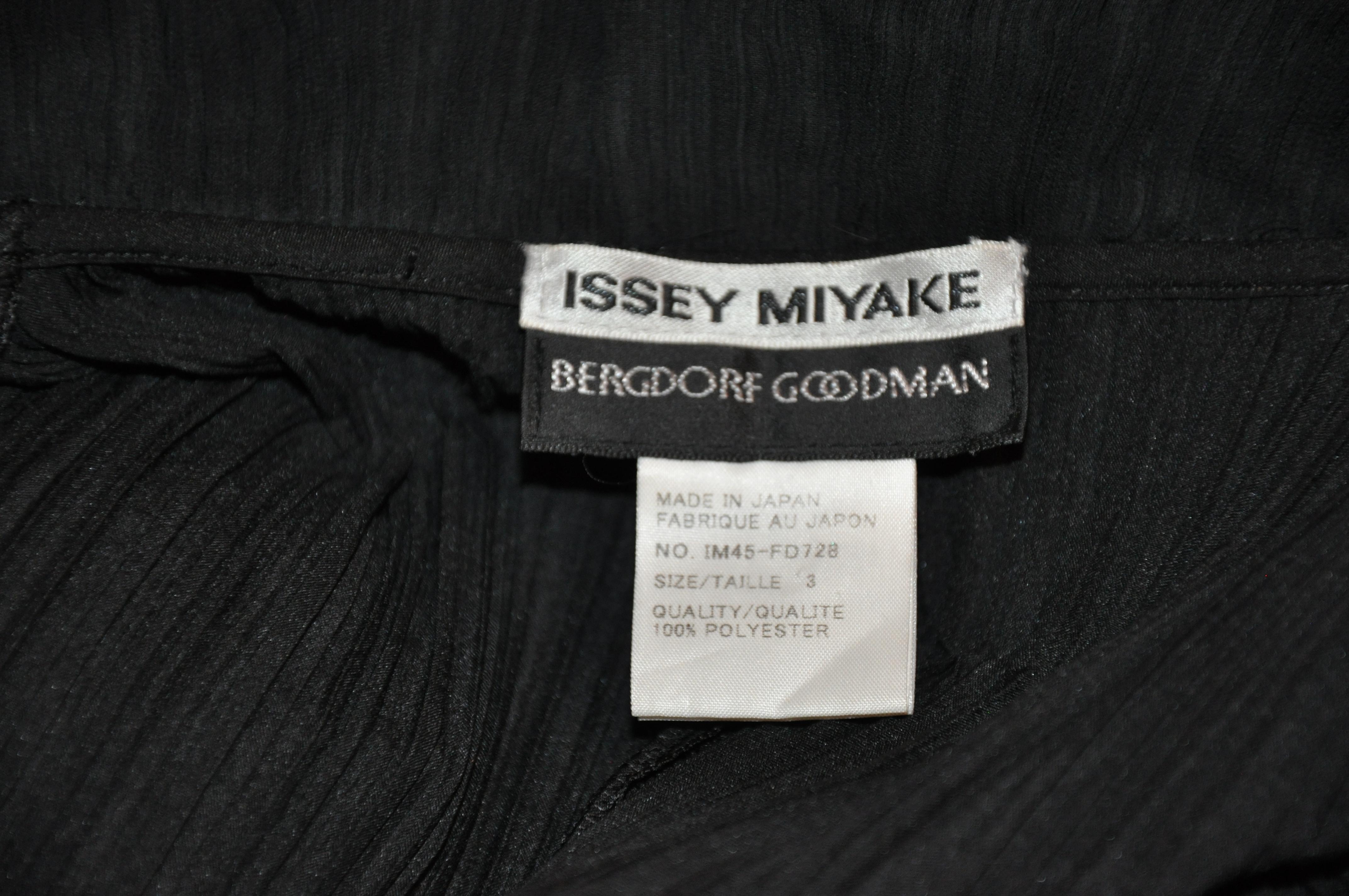 Rare Issey Miyake/Bergdorf Goodman Jet Black Accented with Velvet Ensemble Set For Sale 9