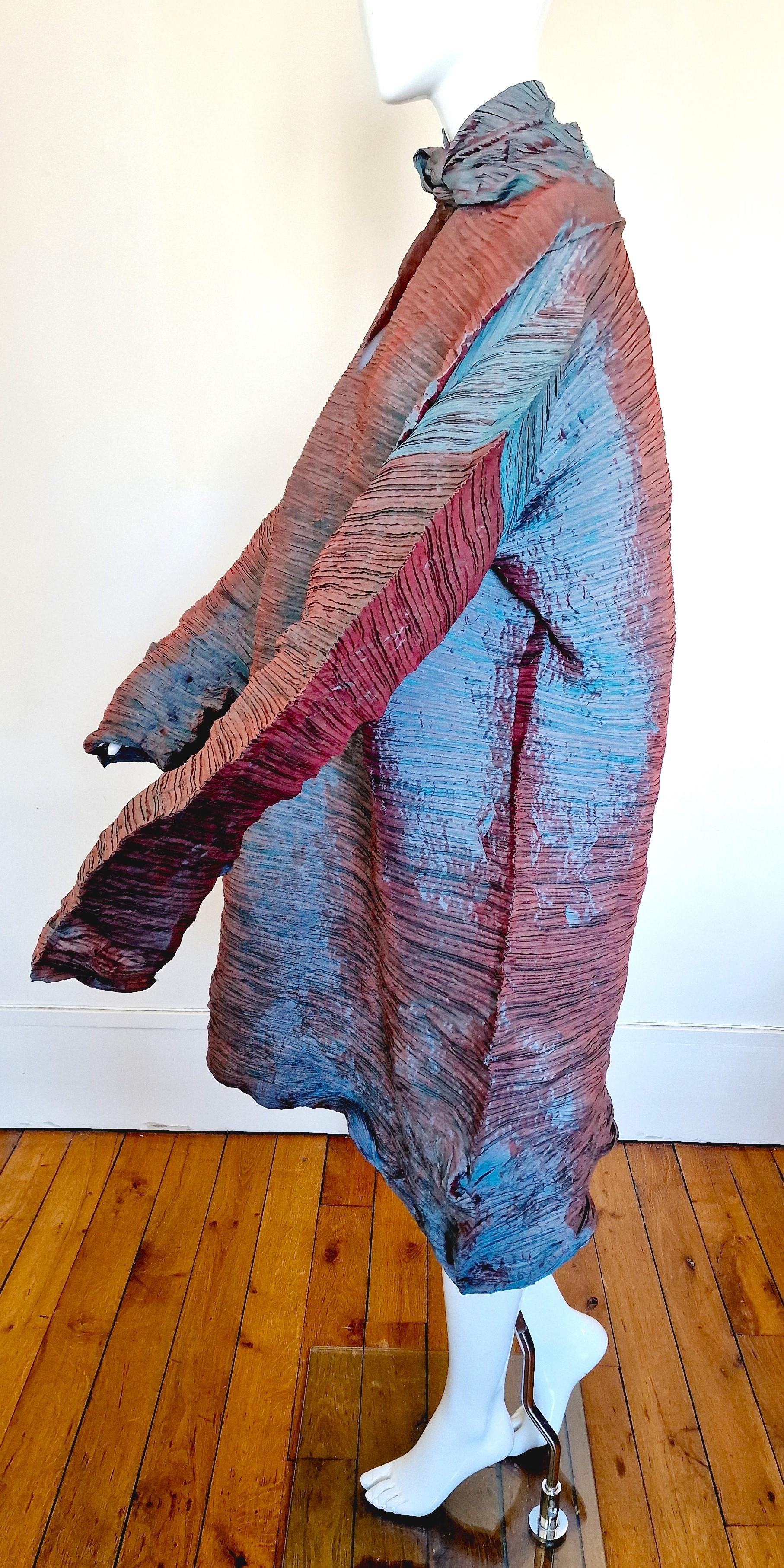 Rare Issey Miyake Metal Sculpture Oversize Pleated 80s 70s Vintage Dress Gown In Excellent Condition For Sale In PARIS, FR
