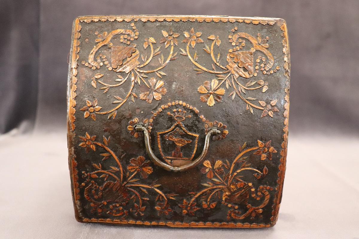 Rare Italian 18th Century Antique Jewelry Box in Papier-Mâché and Wood In Good Condition In Casale Monferrato, IT