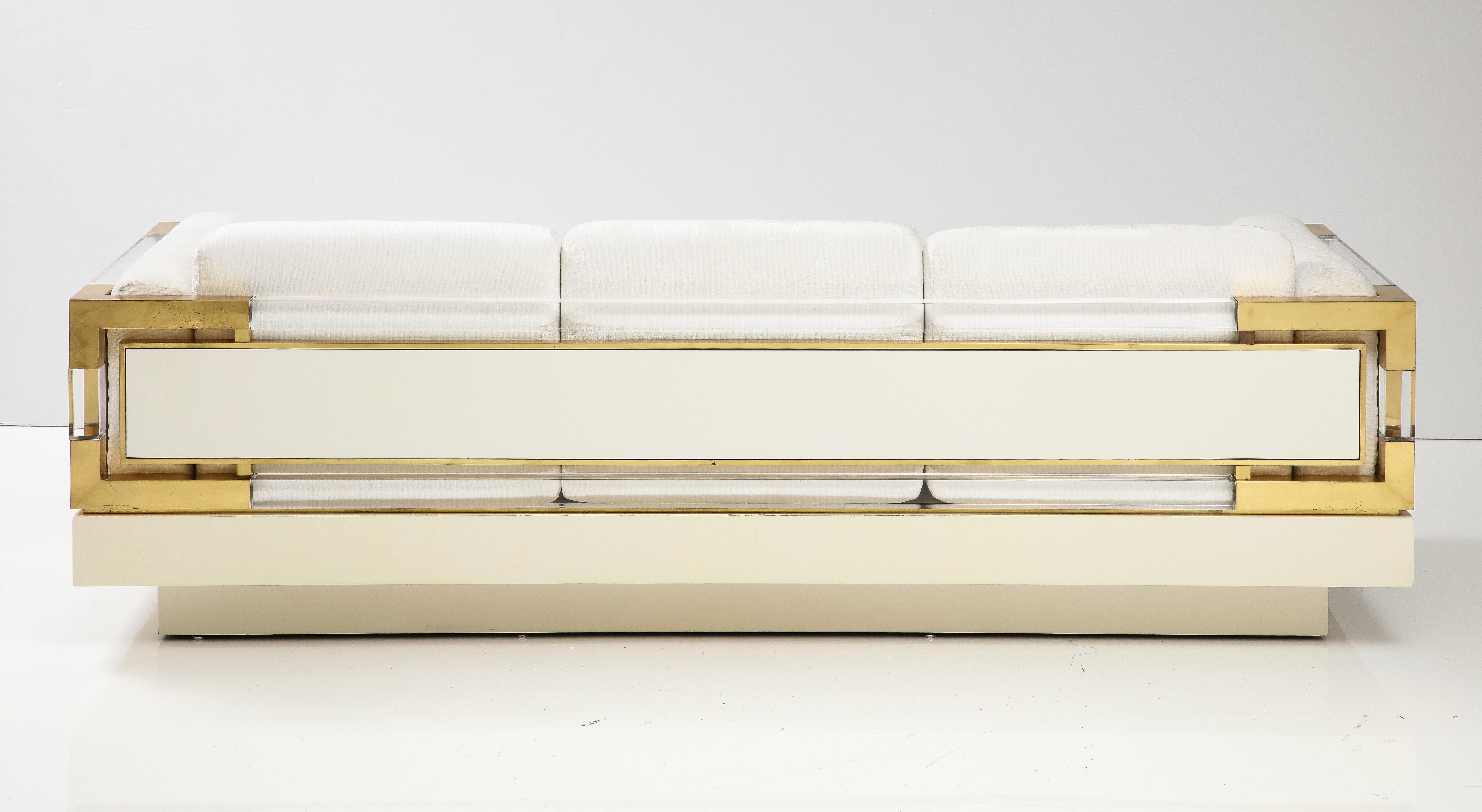 Rare Italian 1980's Lucite and Brass Sofa by Fabian In Good Condition For Sale In New York, NY