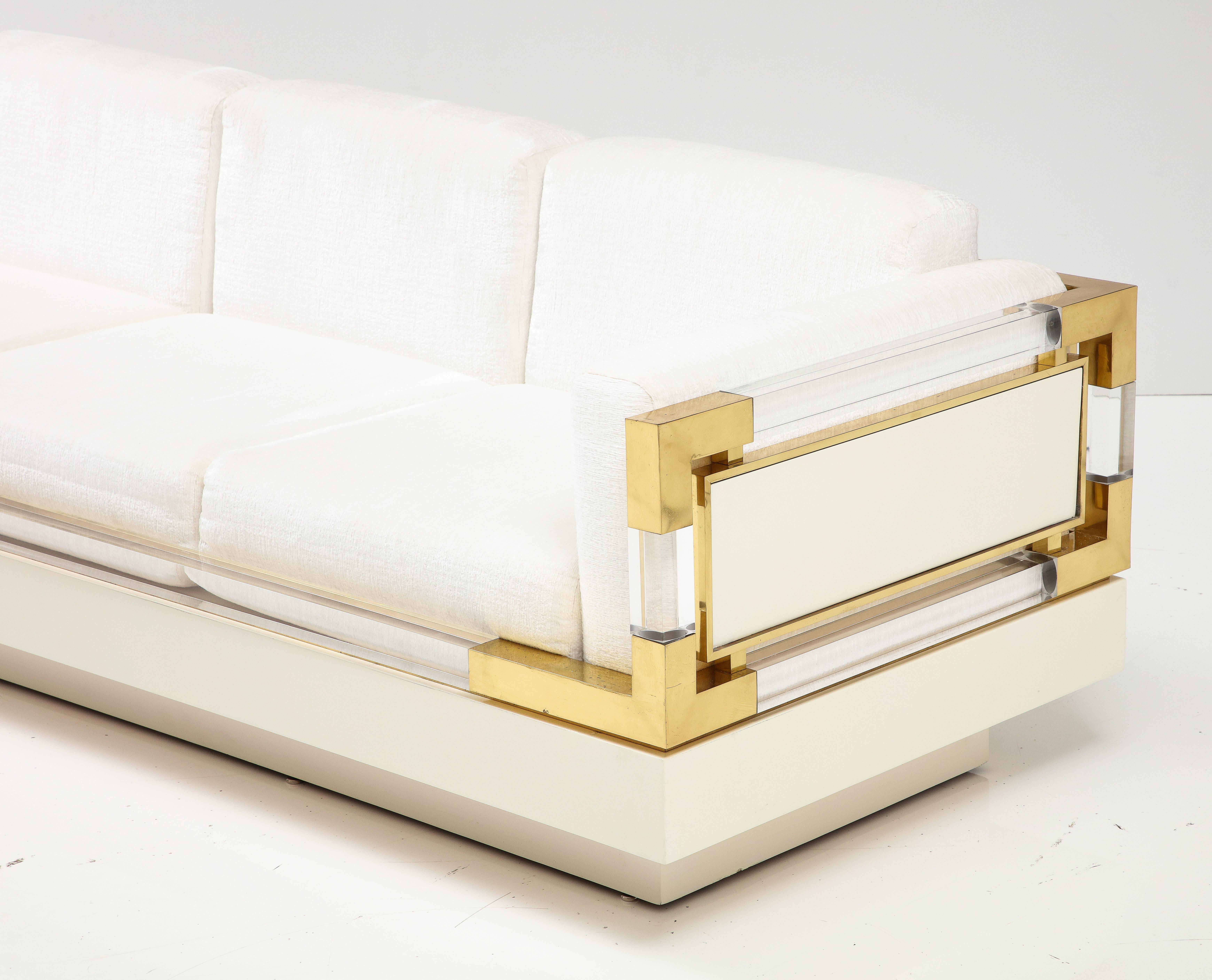 Italiano Raro divano italiano degli anni '80 in lucite e ottone di Fabian in vendita
