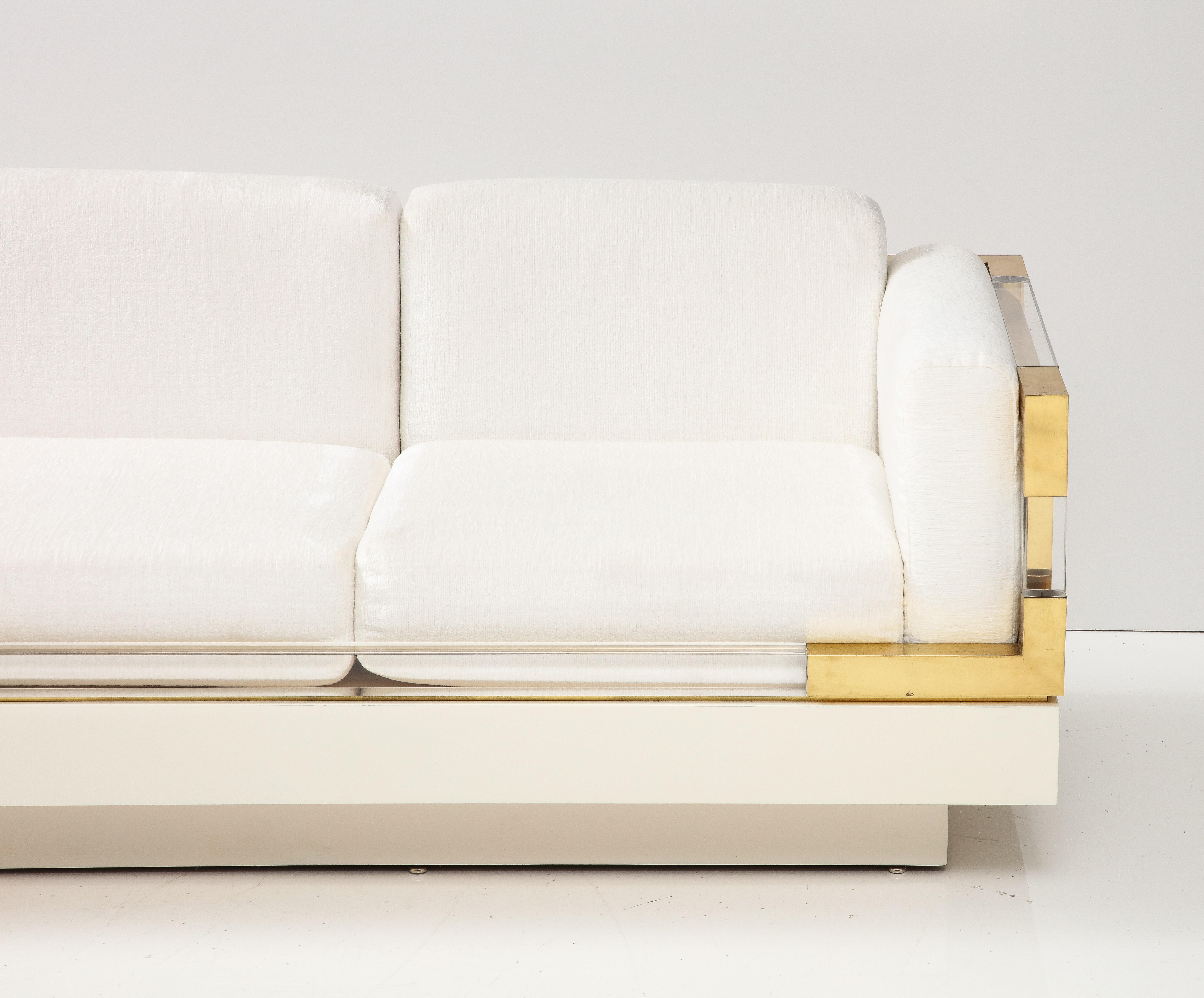Seltenes italienisches Sofa aus Lucite und Messing aus den 1980er Jahren von Fabian im Angebot 2