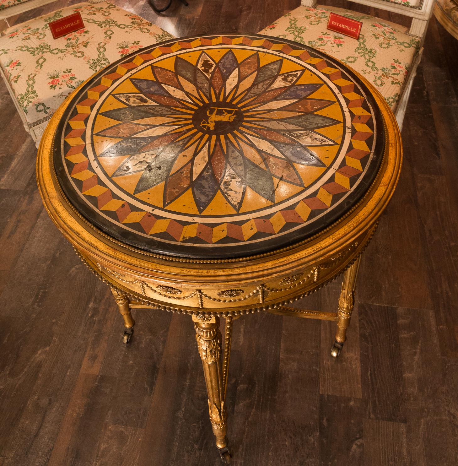 Rare Italian 19th Century Giltwood Round-Table with Scagliola Top In Good Condition In Saint Ouen, FR