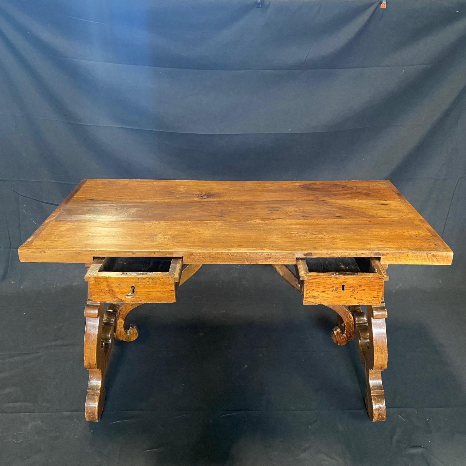 Rare Italian Antique Walnut Writing Desk In Good Condition For Sale In Hopewell, NJ