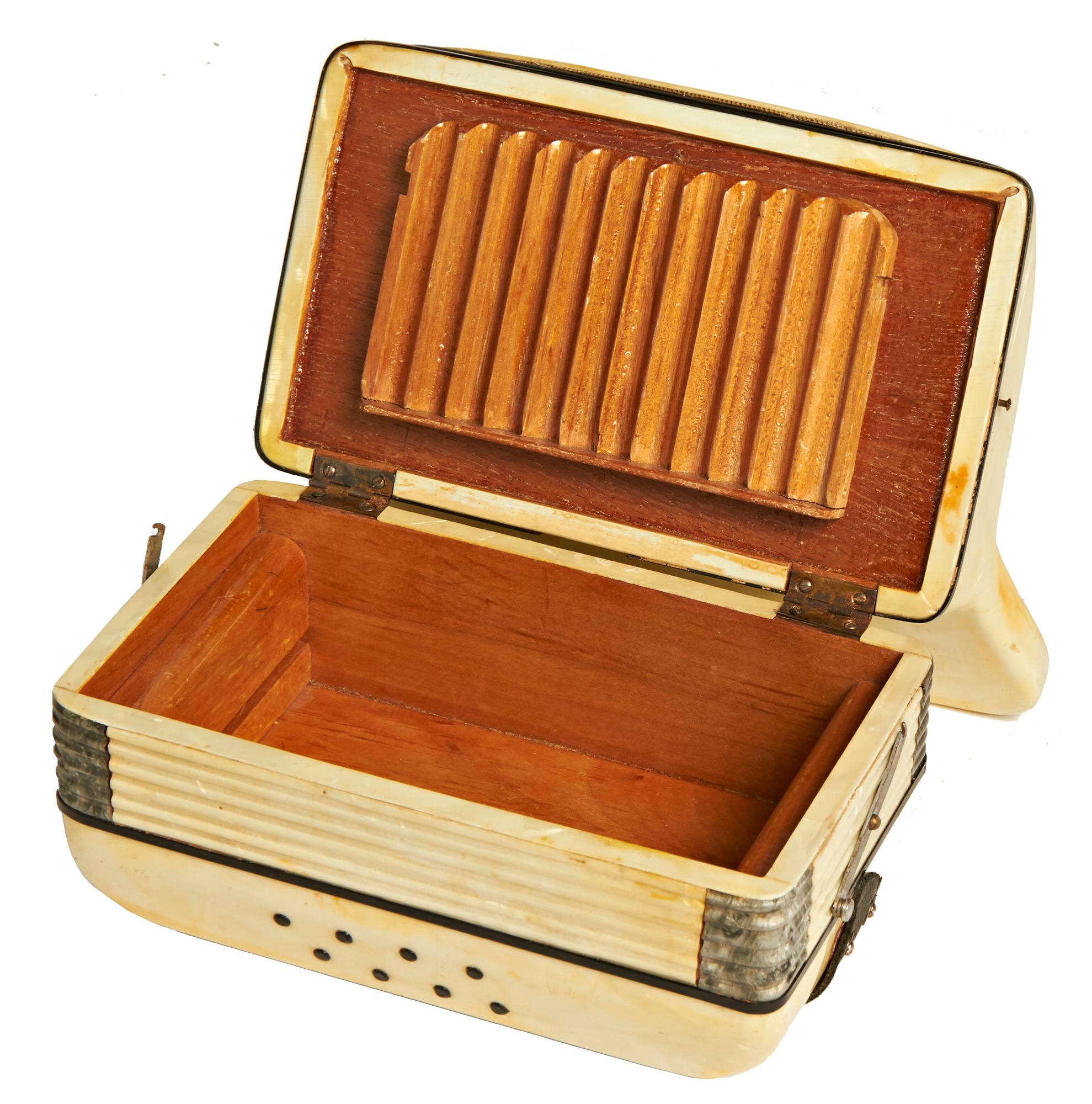 Rare Italian Art Deco Miniature Figural Accordion Wood & Pearloid Cigarette Box In Good Condition For Sale In Port Hope, ON