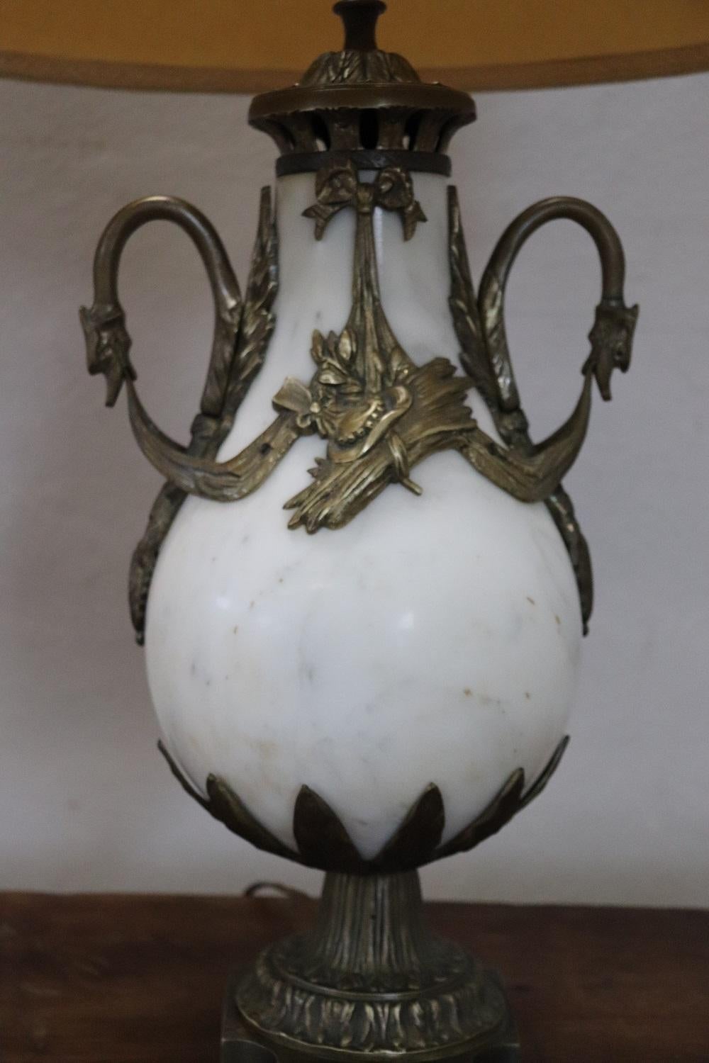 Rare Italian Art Nouveau White Marble and Gilded Bronze Pair fo Table Lamps In Excellent Condition In Casale Monferrato, IT