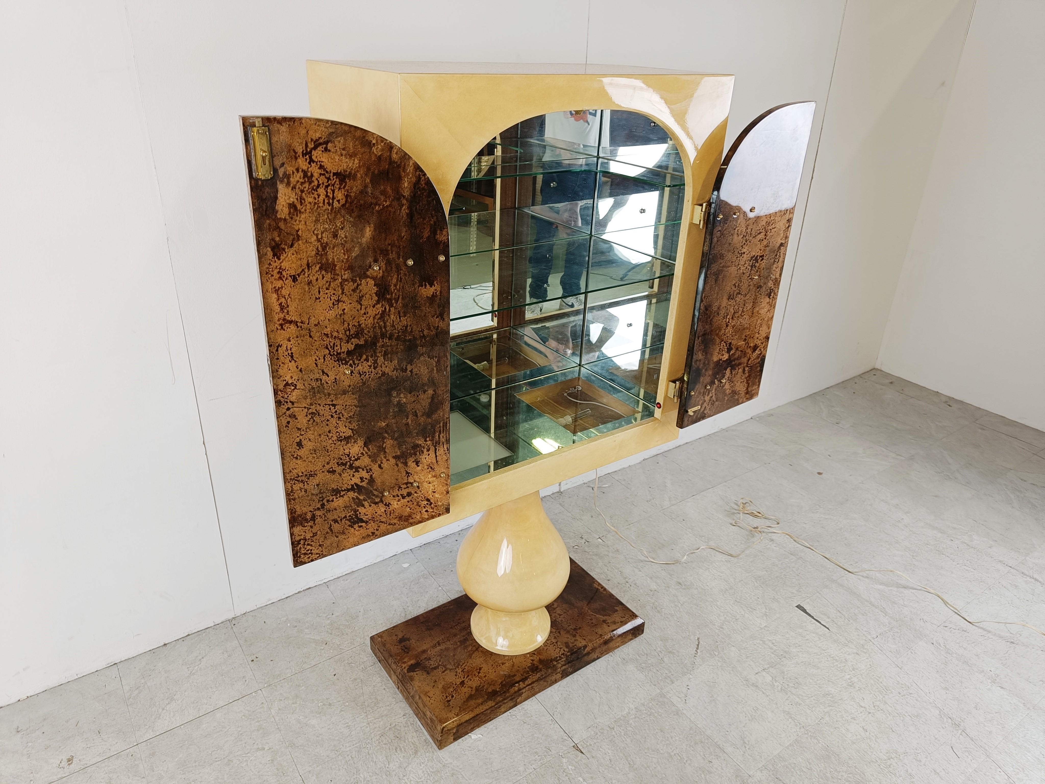 Rare Italian bar cabinet by Aldo Tura, 1960s In Good Condition For Sale In HEVERLEE, BE