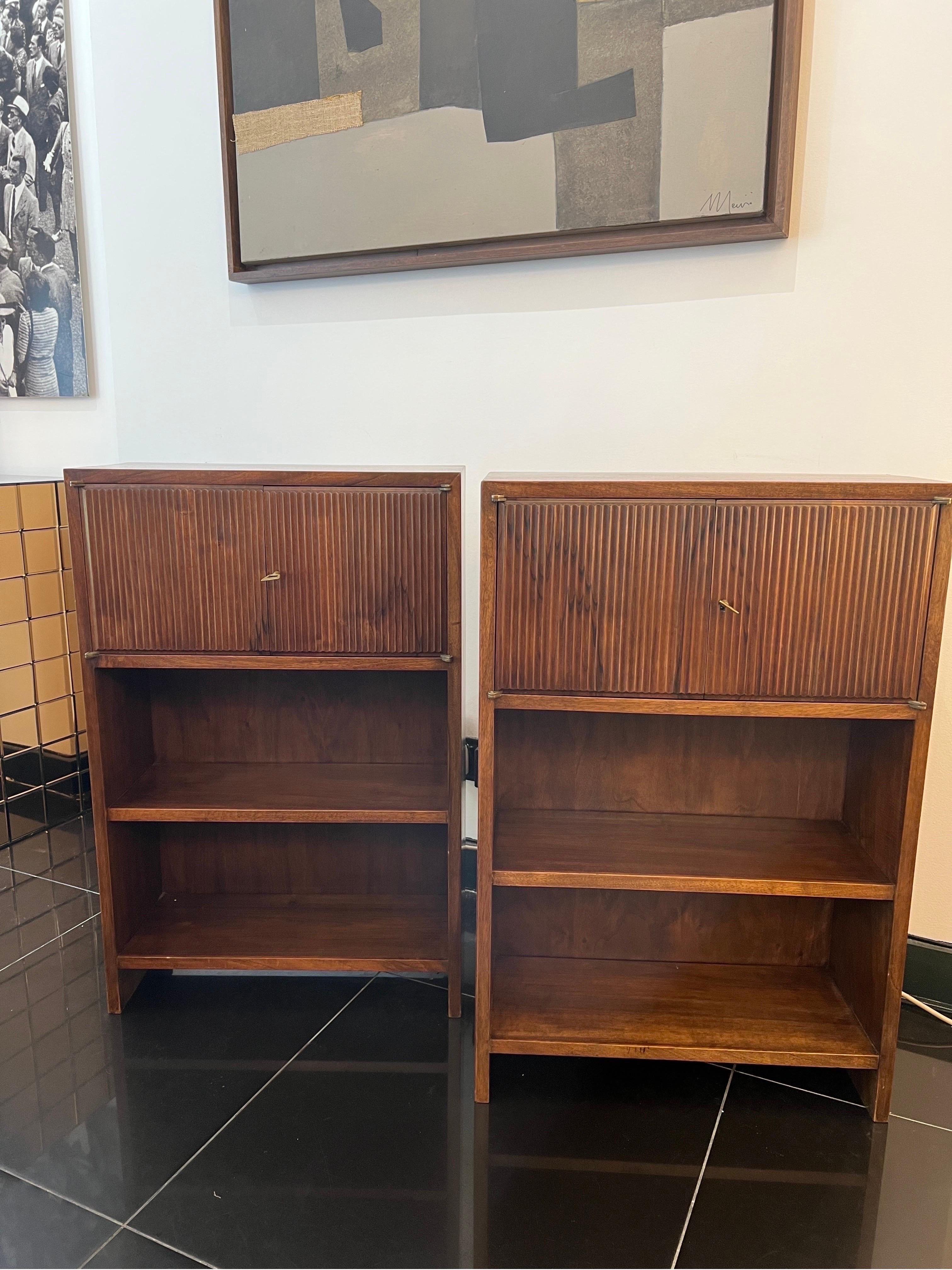 Rare Italian bibliothèque side cabinets Att. Paolo Buffa In Good Condition In London, GB