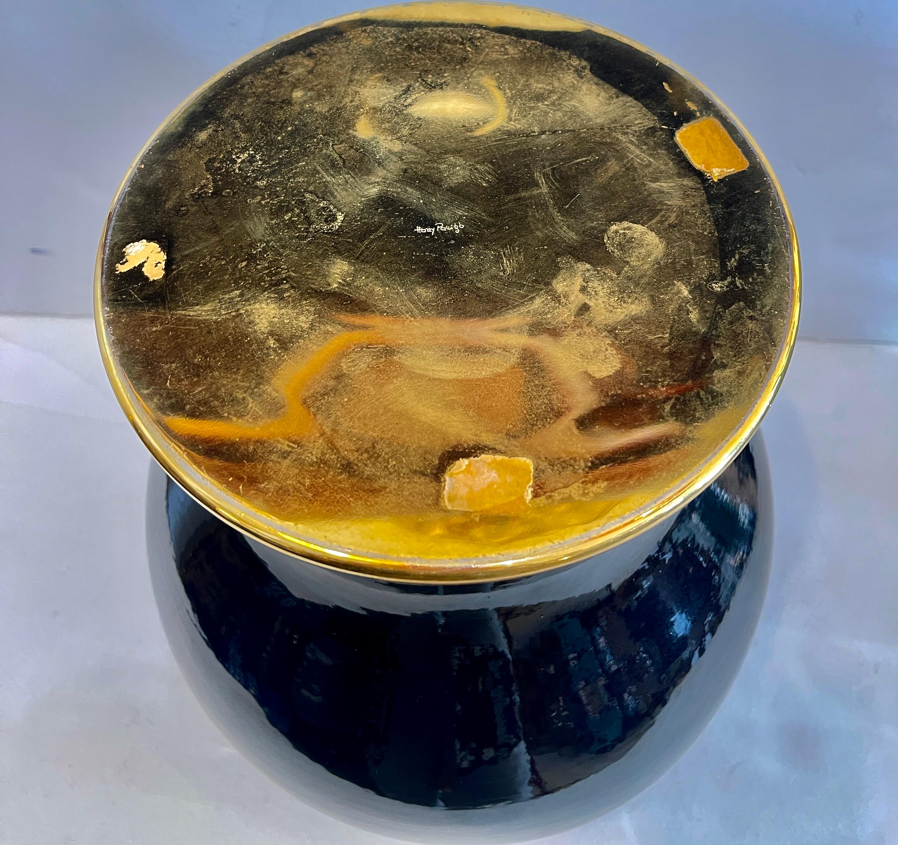Raro barattolo da zenzero italiano in ceramica nera e ottone dorato, firmato Hauy Pouigo, C.C. anni '70 in vendita 7