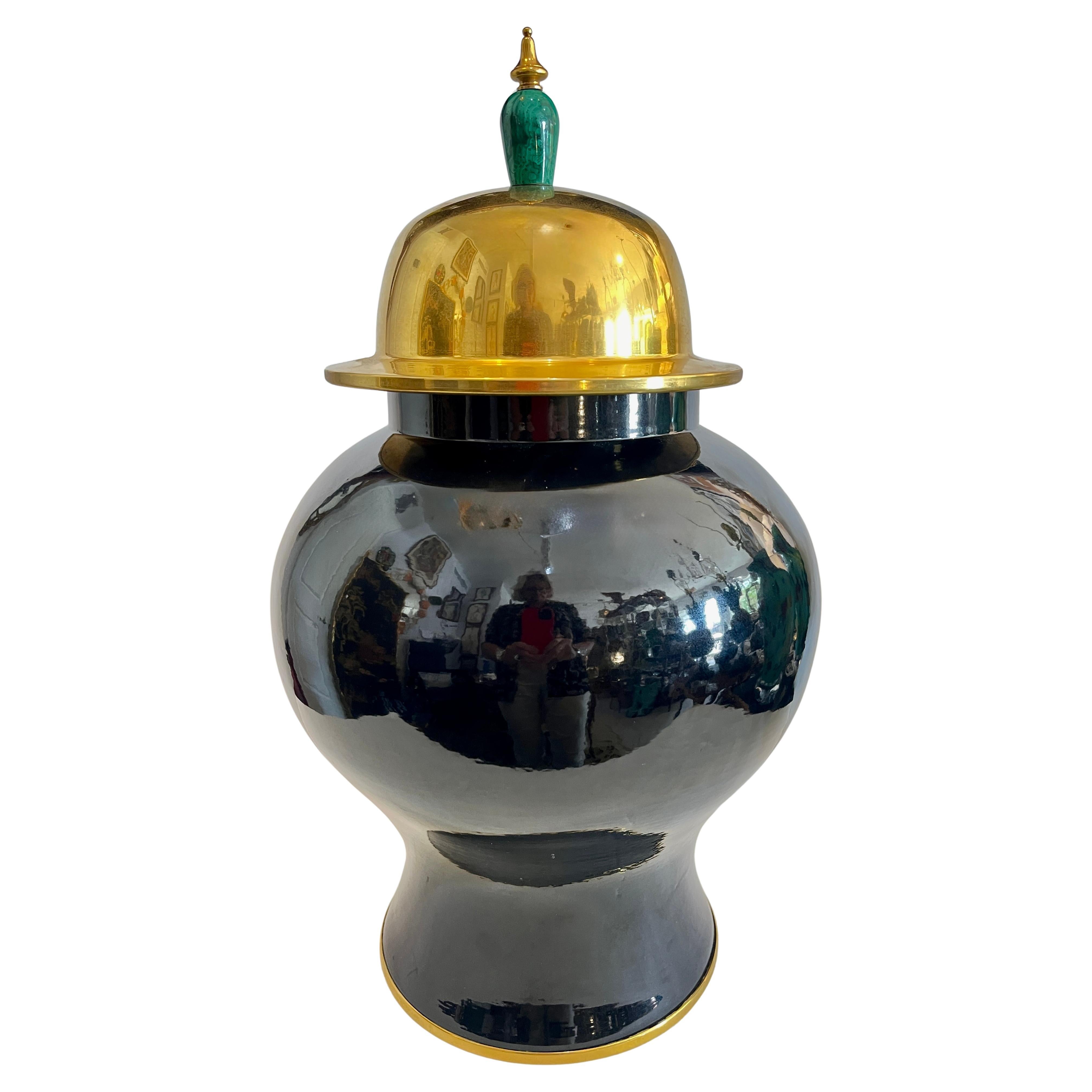 Raro barattolo da zenzero italiano in ceramica nera e ottone dorato, firmato Hauy Pouigo, C.C. anni '70 in vendita