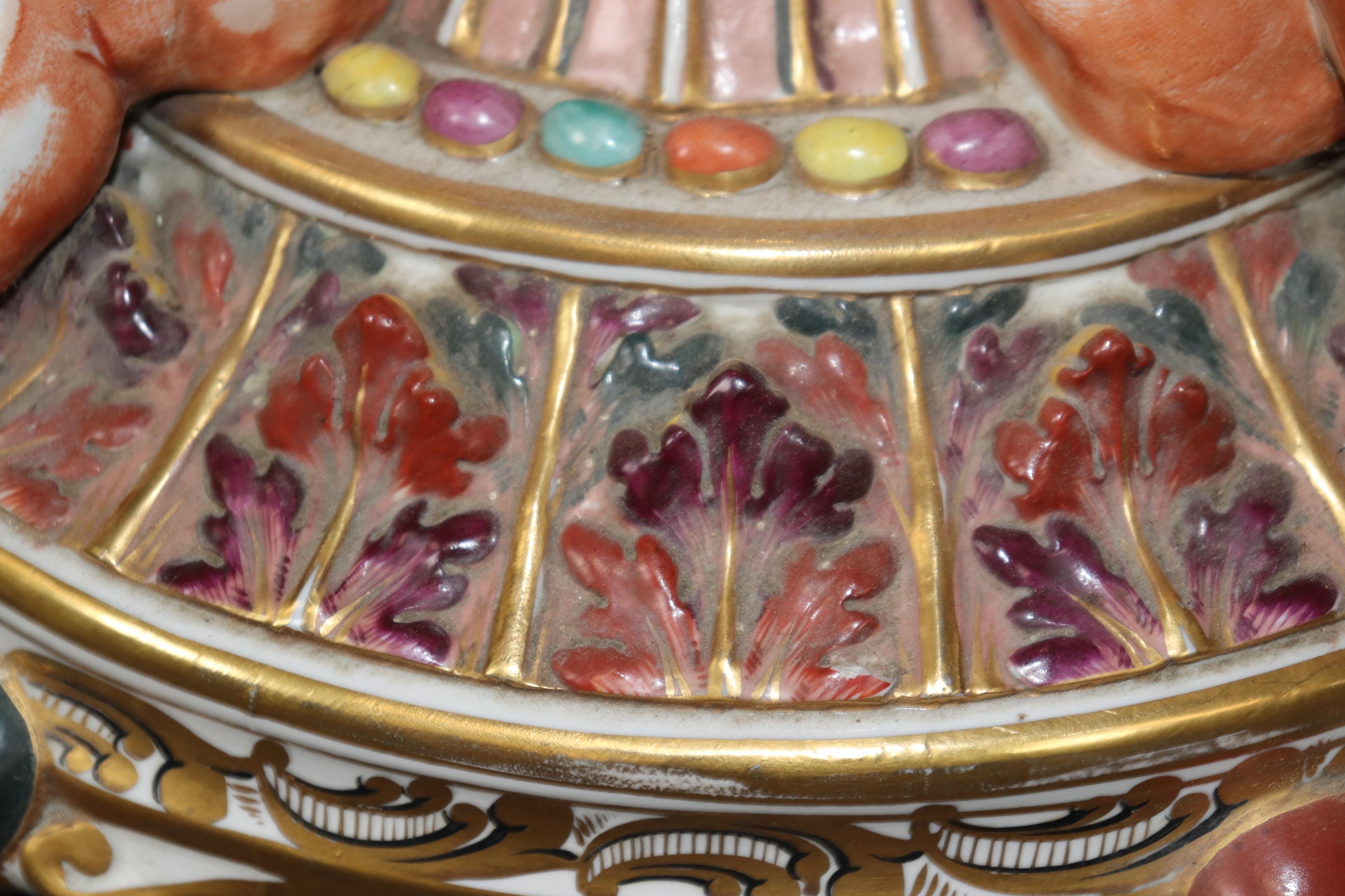 Rara lámpara de pie alta de porcelana italiana de Capodimonte con querubines y figuras en venta 11