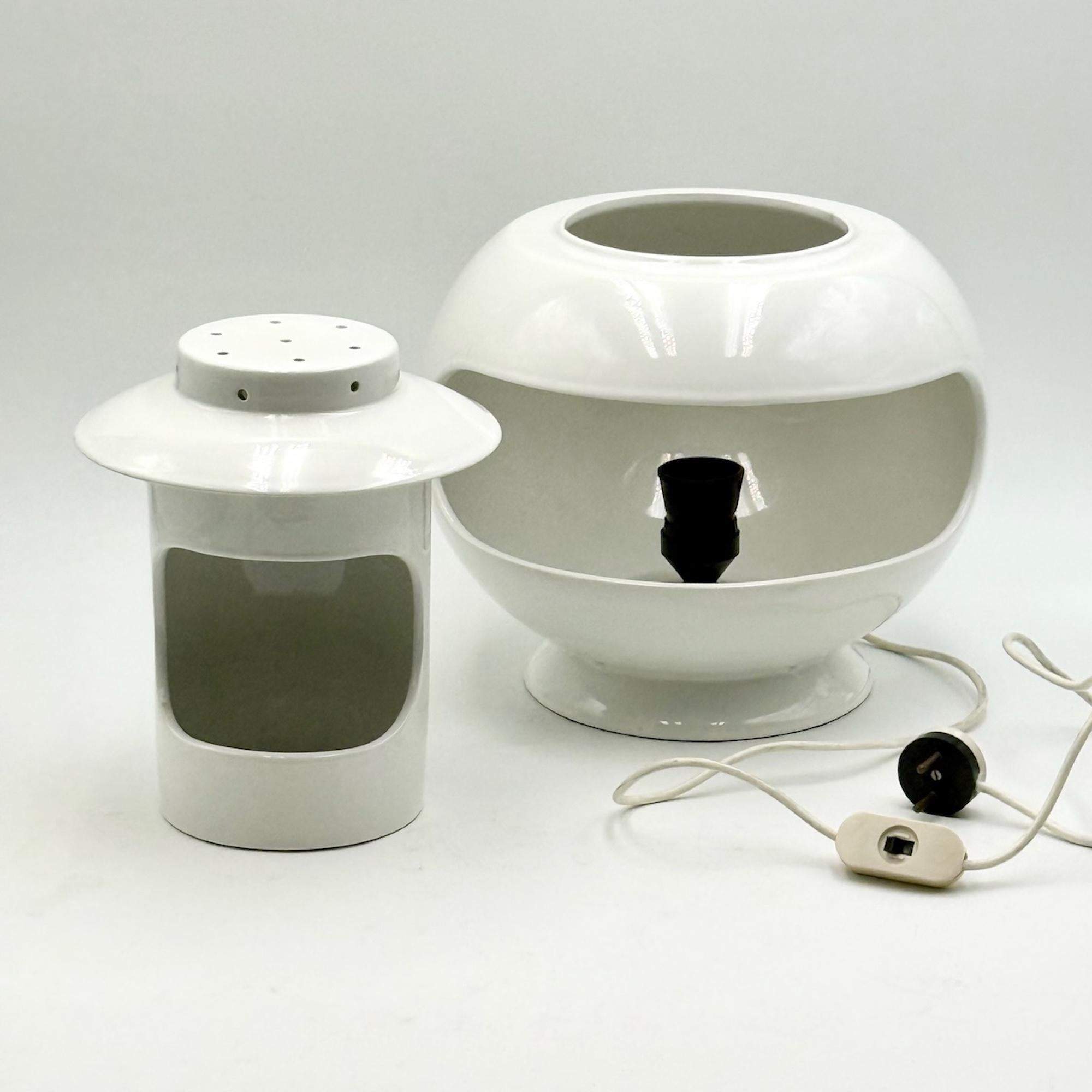 This rare and collectible ceramic table lamp by SC3 Italy is a prime example of late 1960s–early 1970s Space Age Italian lighting design. 

With a sculptural spherical shape and glossy white glazed finish, it resembles a celestial body. This large