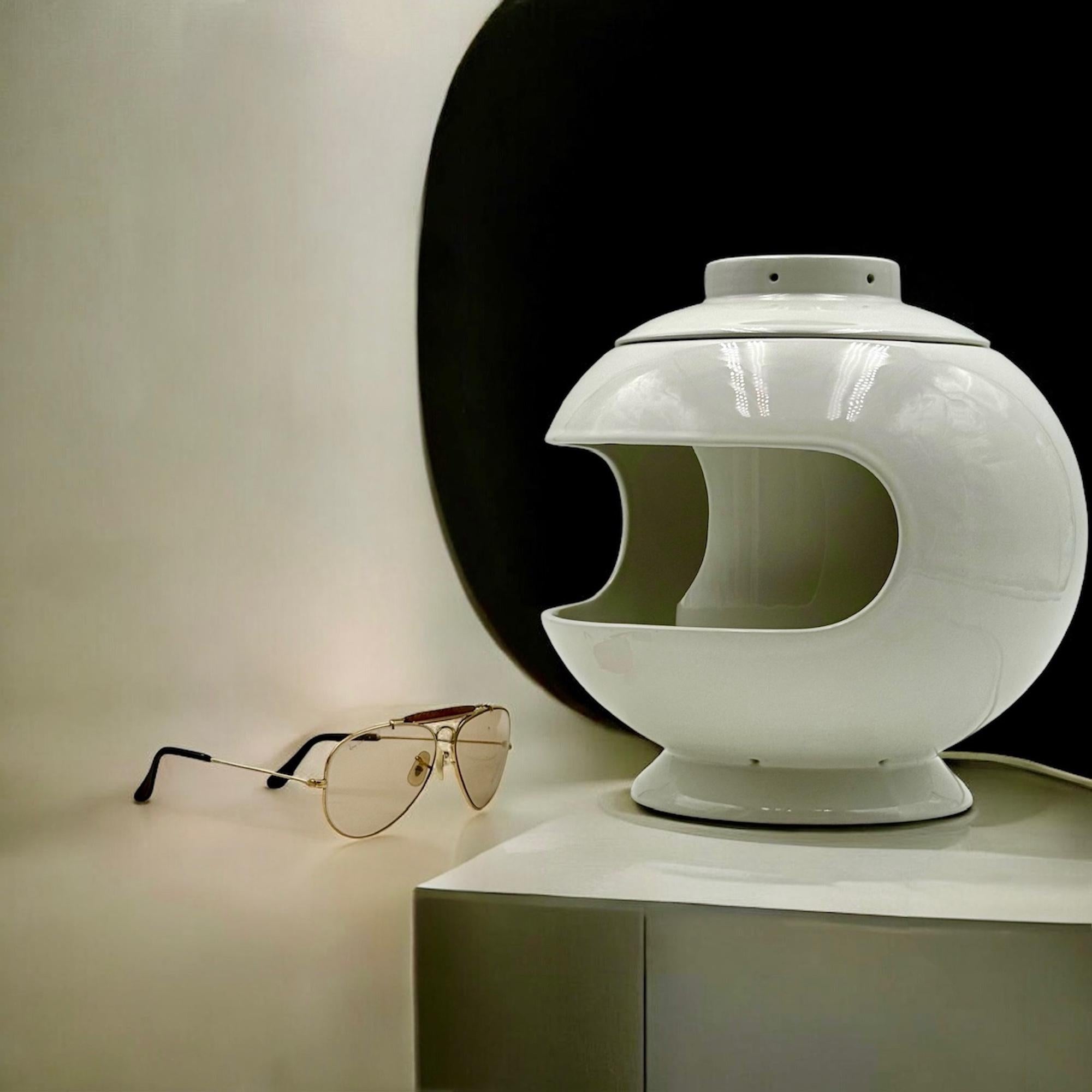 Rare Italian Ceramic Space Age Table Lamp by SC3, 1960s In Good Condition For Sale In San Benedetto Del Tronto, IT