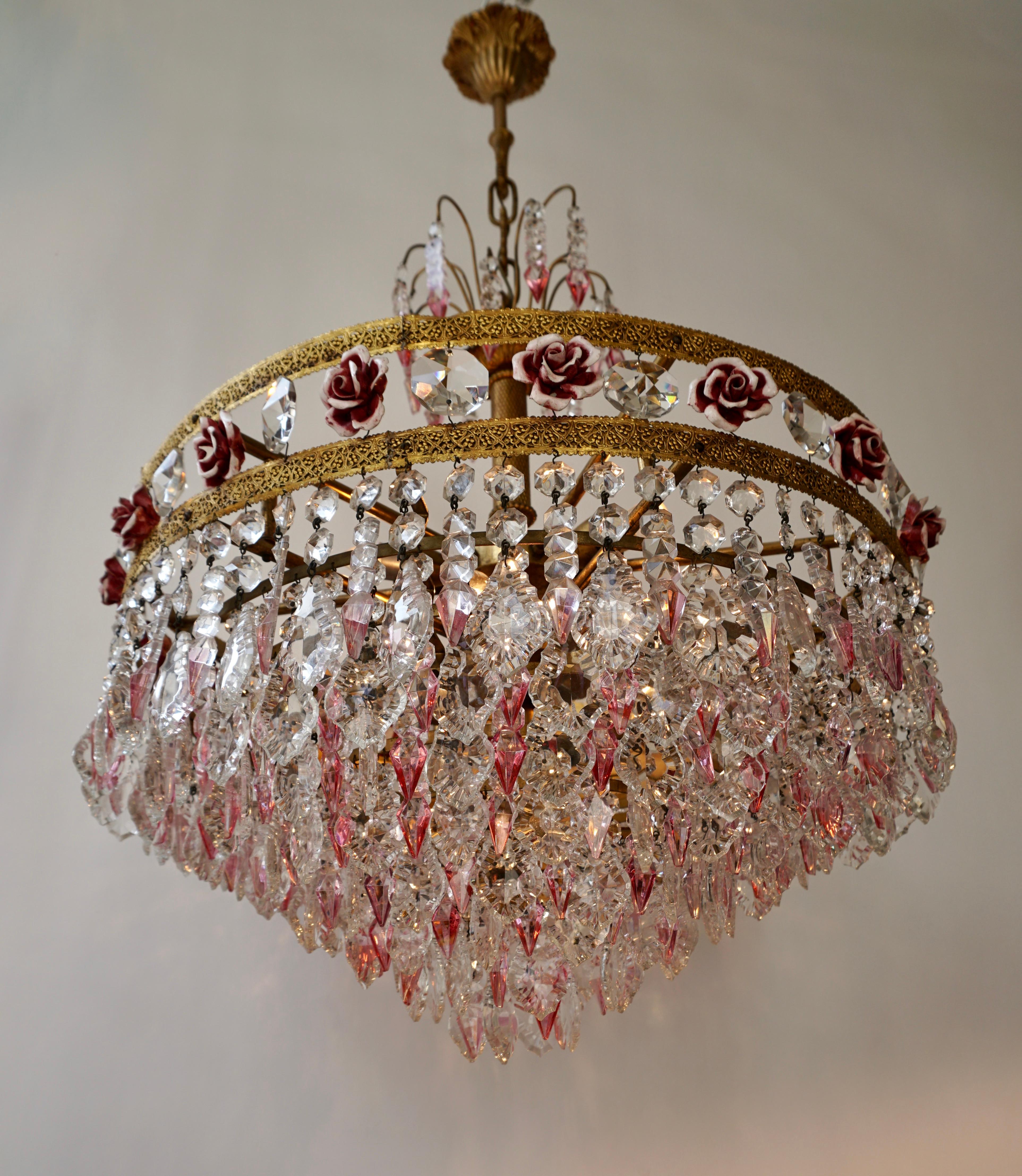 Rare Italian Chandelier with Pink Crystals and Pink Roses In Good Condition For Sale In Antwerp, BE