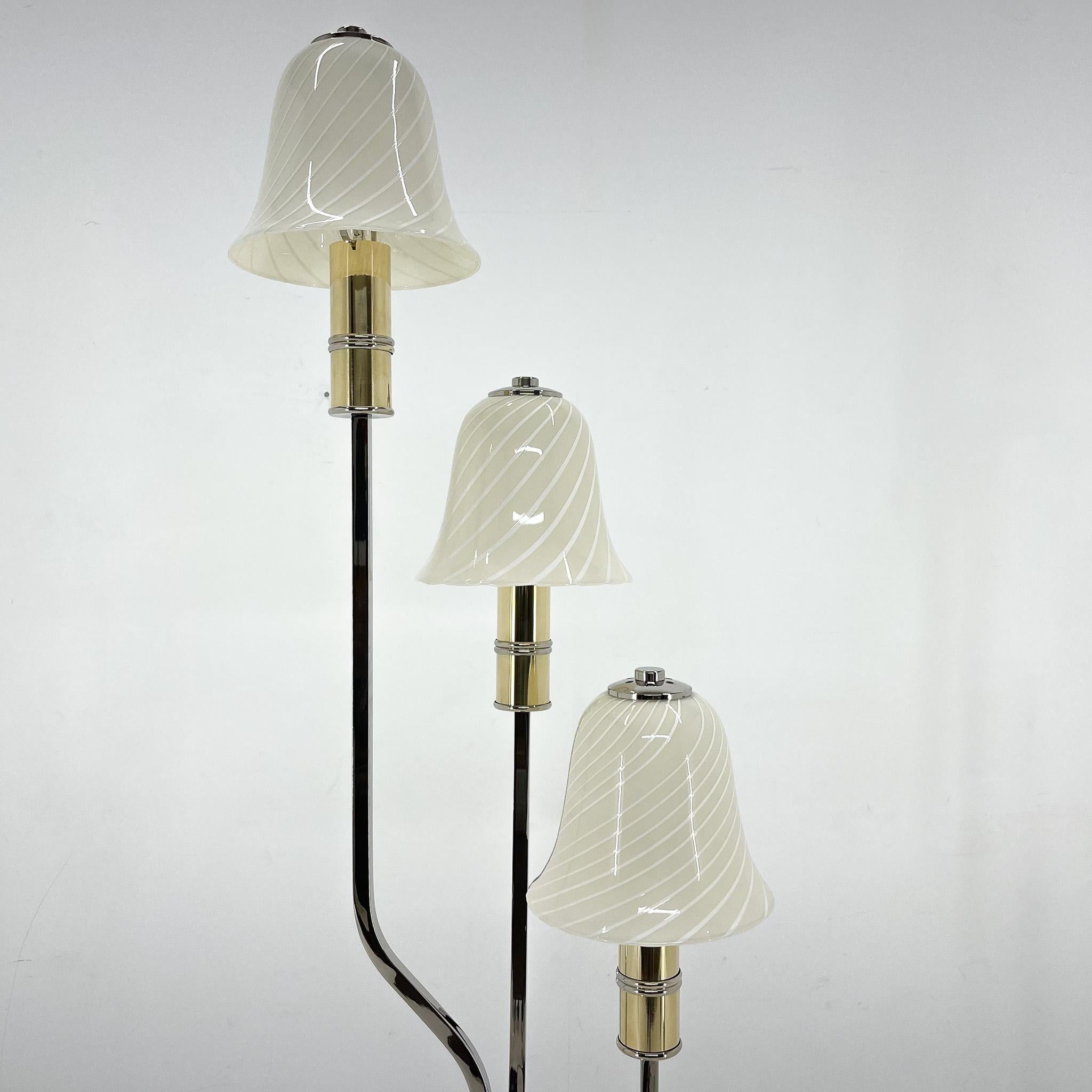 Rare lampadaire italien en chrome et verre de Murano « champignons magiques », années 1970  en vente 5