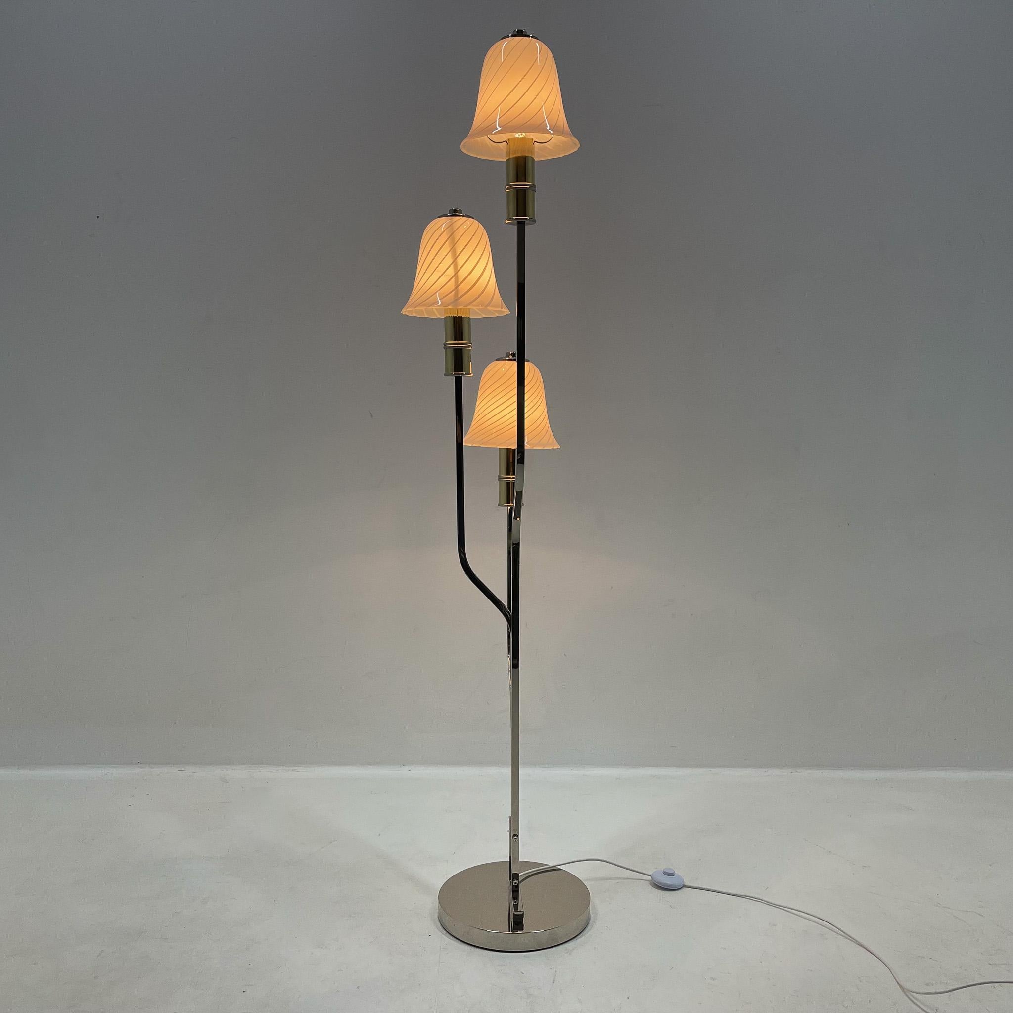 Fin du 20e siècle Rare lampadaire italien en chrome et verre de Murano « champignons magiques », années 1970  en vente
