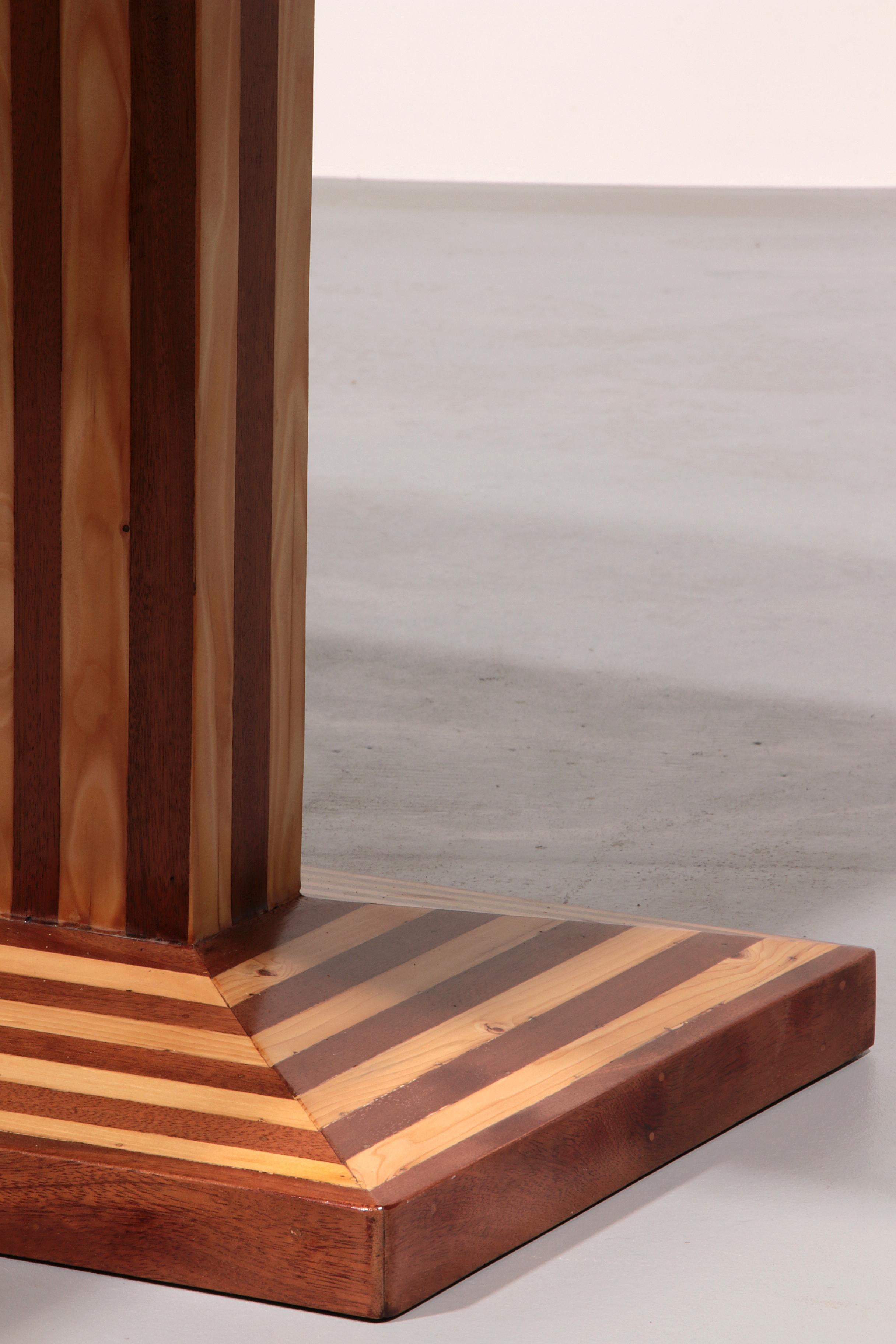 Rare Italian Coffee Table from the 1970s in Maple and Mahogany in vendita 1