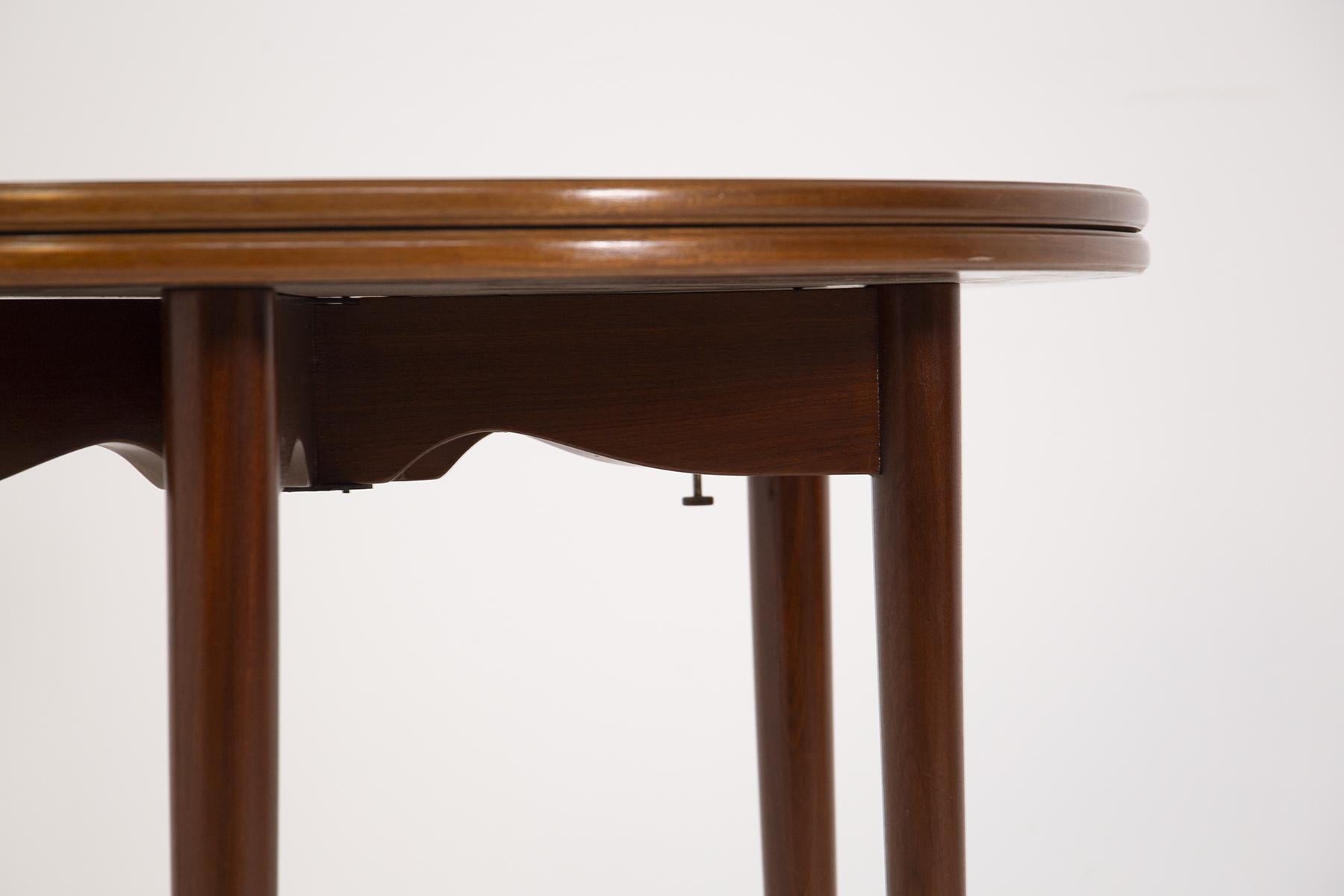 Walnut Rare Italian Console and Game Table Attr. to Paolo Buffa For Sale