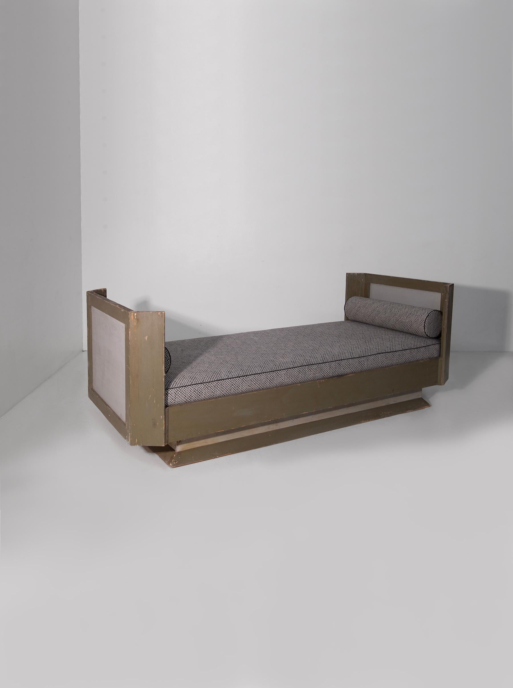 Seltene italienische Daybed oder Dormeuse Futurist in Baumwolle grau (Futuristisch) im Angebot