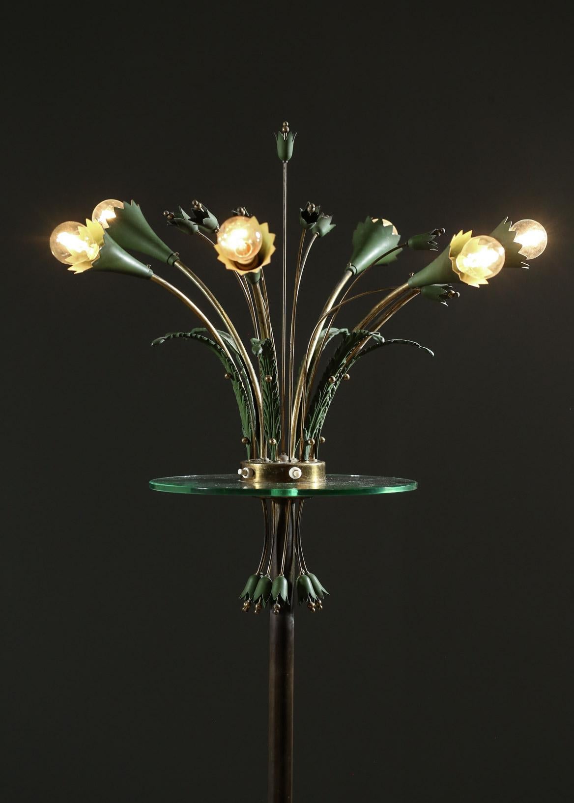 Rare Italian Floor Lamp 1950s in Glass and Floral Decor in Style Fontana Arte For Sale 4