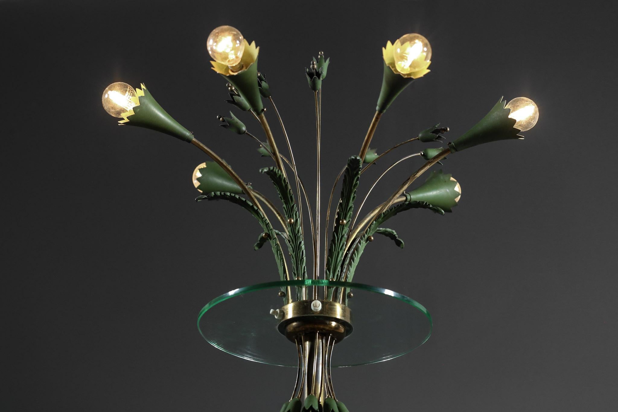 Rare Italian floor lamp from the 1950s in glass and floral decor.